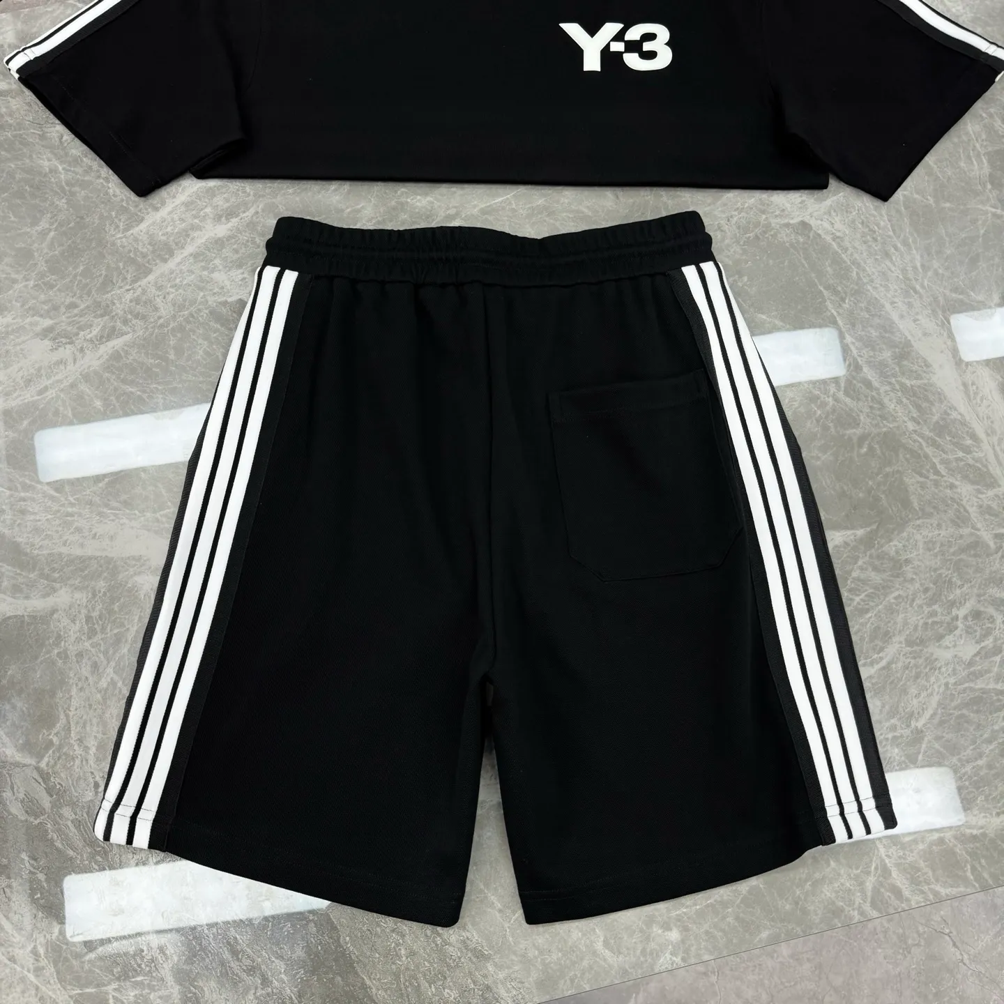 190 ⚜️Y-3* Yohji Yamamoto’s super high quality” New Arrival sports Tencel shorts 🩳Same Style for men and women! Casual sports style.y 3 Newly launched Series cleverly integrates striped webbing into sportswear design, creating a Series full of retro style sports style items. It is made of imported high-weight 100% Tencel cotton fabric and feels thick and dense! Color: Black.White.Sizes: M-3XL (S can be customized) Slightly loose fit ❗️175/145 pounds recommended