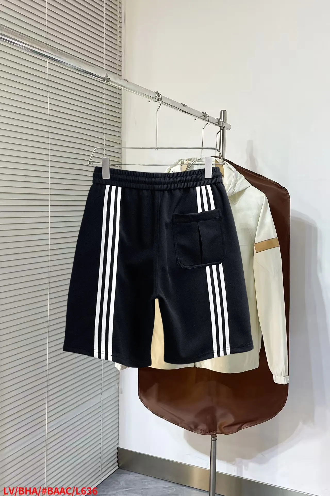 Y 3 Complete three standards 2026 summer New Arrival men's casual shorts, advanced custom-made Breathable fabric Breathable fabric with high elasticity and comfort, impeccable details, top-grade accessories, original logo design concept, delicate and soft feel! The upper body fit is awesome! Size: M-XXXL Please state your height and weight when ordering