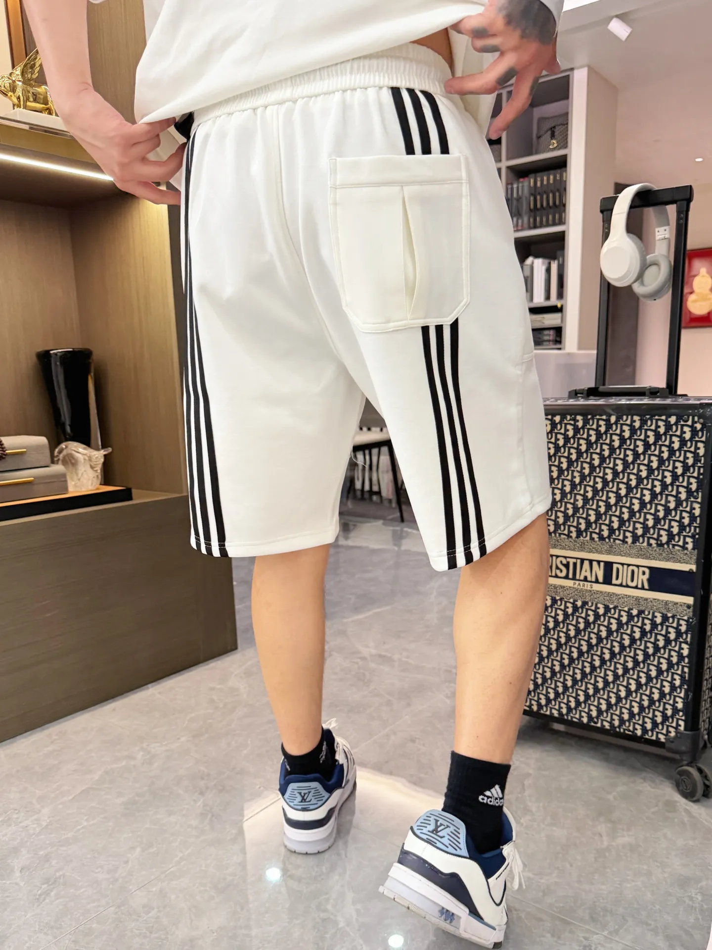 Y 3 Complete three standards 2026 summer New Arrival men's casual shorts, advanced custom-made Breathable fabric Breathable fabric with high elasticity and comfort, impeccable details, top-grade accessories, original logo design concept, delicate and soft feel! The upper body fit is awesome! Size: M-XXXL Please state your height and weight when ordering