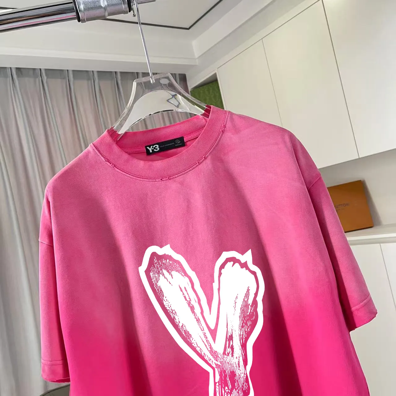 Y-3 2025 Summer New Arrival Washed gradient old and worn Personalized letter logo printing Short-sleeved T-shirt Customized fabric g Men and women Same Style Size: S M L XL XXL Five sizes Color: Black Gray Gradient black Gradient red