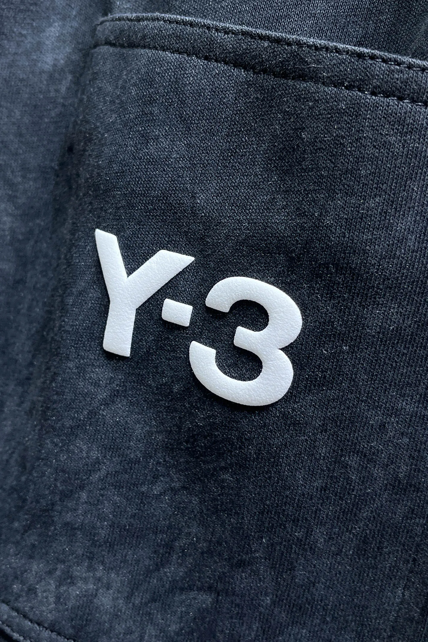 Y 3 🆕2026 Autumn and Winter New Arrival trousers and casual pants🎁 are on sale simultaneously on the official website. Brand Classic LOGO casual pants, customized fabrics, excellent comfort and strong touch. Highly recognisable, perfect appearance and craftsmanship. Size:M-3XL