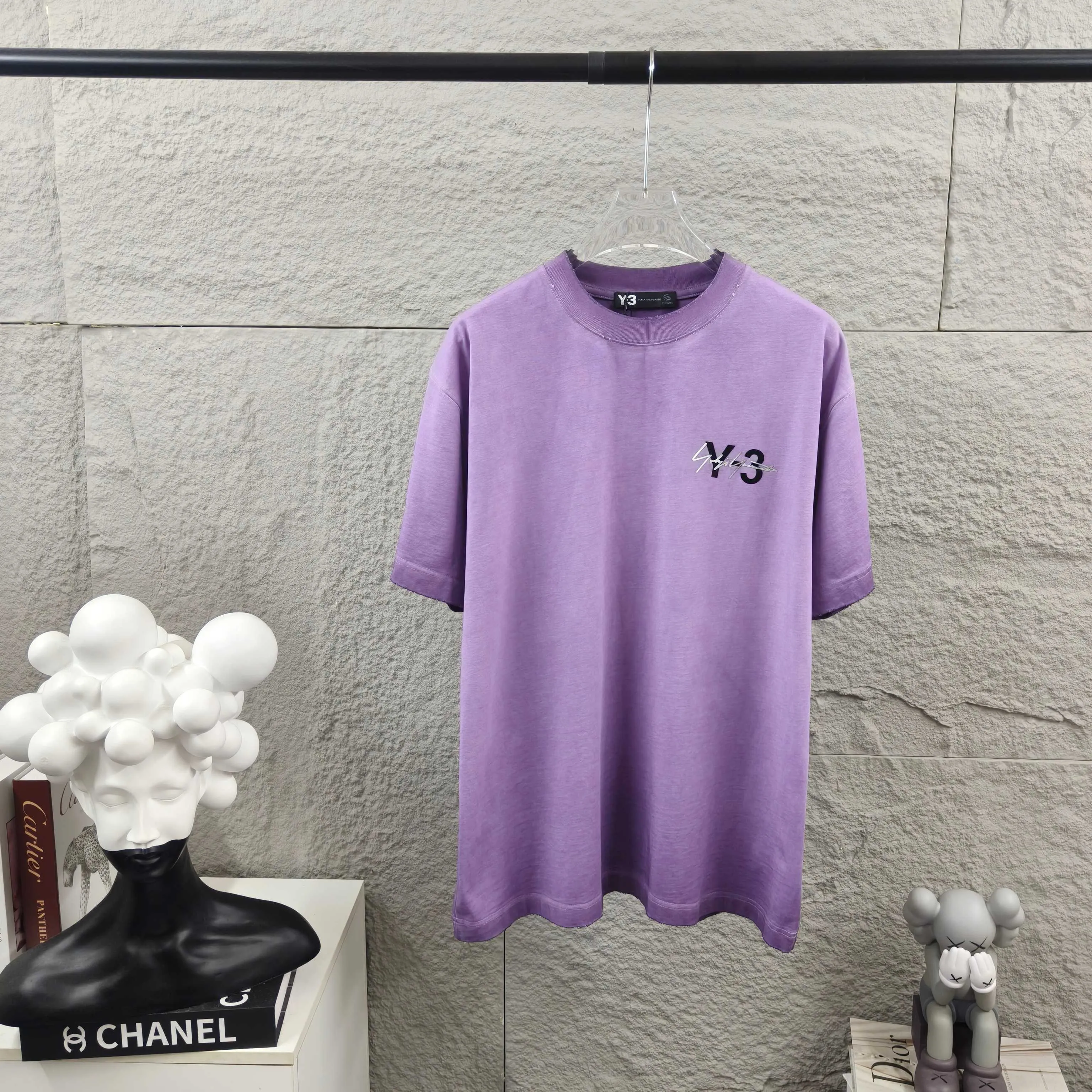 Y 3* Yamamoto Yo*ji 2026 Spring and Summer New Arrival Heavy duty worn washed style with distressed letters three-dimensional flocking technology + thick plate silicone technology Customized pure cotton fabric Short-sleeved T-shirt Men and women Same Style Color: Washed gray Washed purple Washed black Frayed white Size: S size (100-140 catties) M size (130-160 catties) L size (150-175 catties) XL code (160-185 pounds) XXL code (180 pounds)