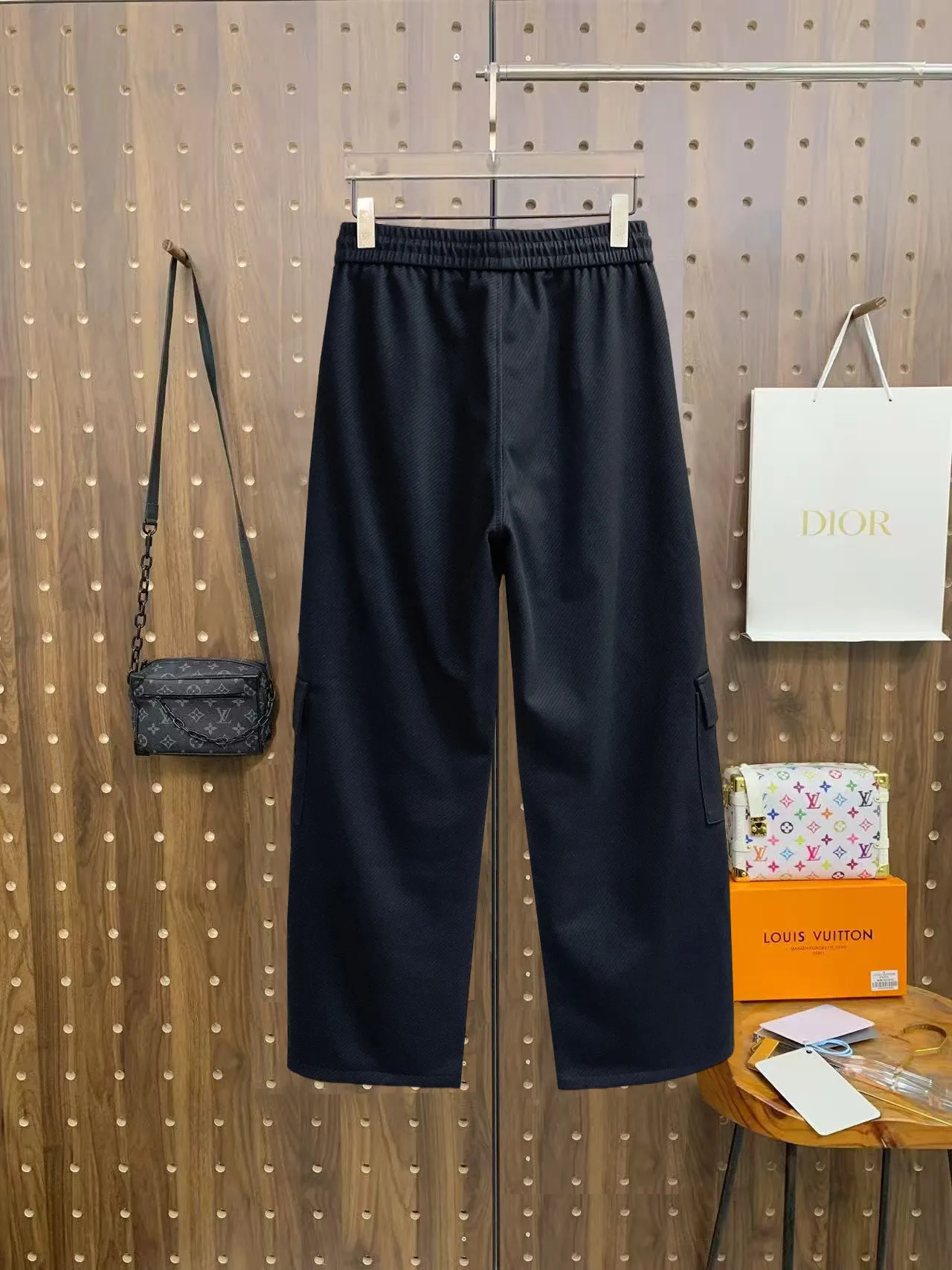 Y 3 [Higher version] The latest products for autumn and winter 2026, available at the counter simultaneously, original goods, fashionable casual trousers and casual pants, using imported original fabrics, top-grade embroidery 🪡 craft letter pattern logo, original hardware accessories decoration, simple yet fashionable, fashionable and handsome upper body, Sizes: M-3XL