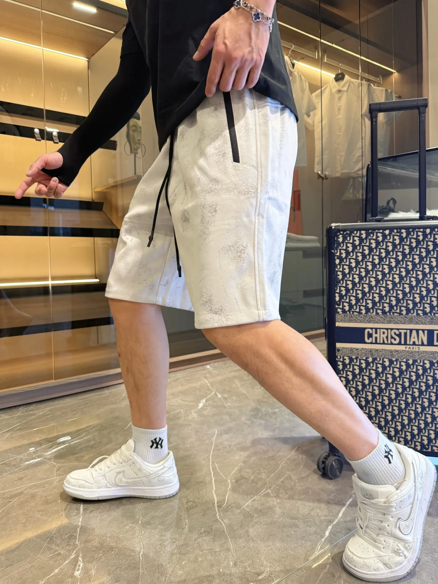 Y 3 Complete three standards 2026 summer New Arrival men's casual shorts, advanced custom-made Breathable fabric Breathable fabric with high elasticity and comfort, impeccable details, top-grade accessories, original logo design concept, delicate and soft feel! The upper body fit is awesome! Size: M-XXXL Please state your height and weight when ordering