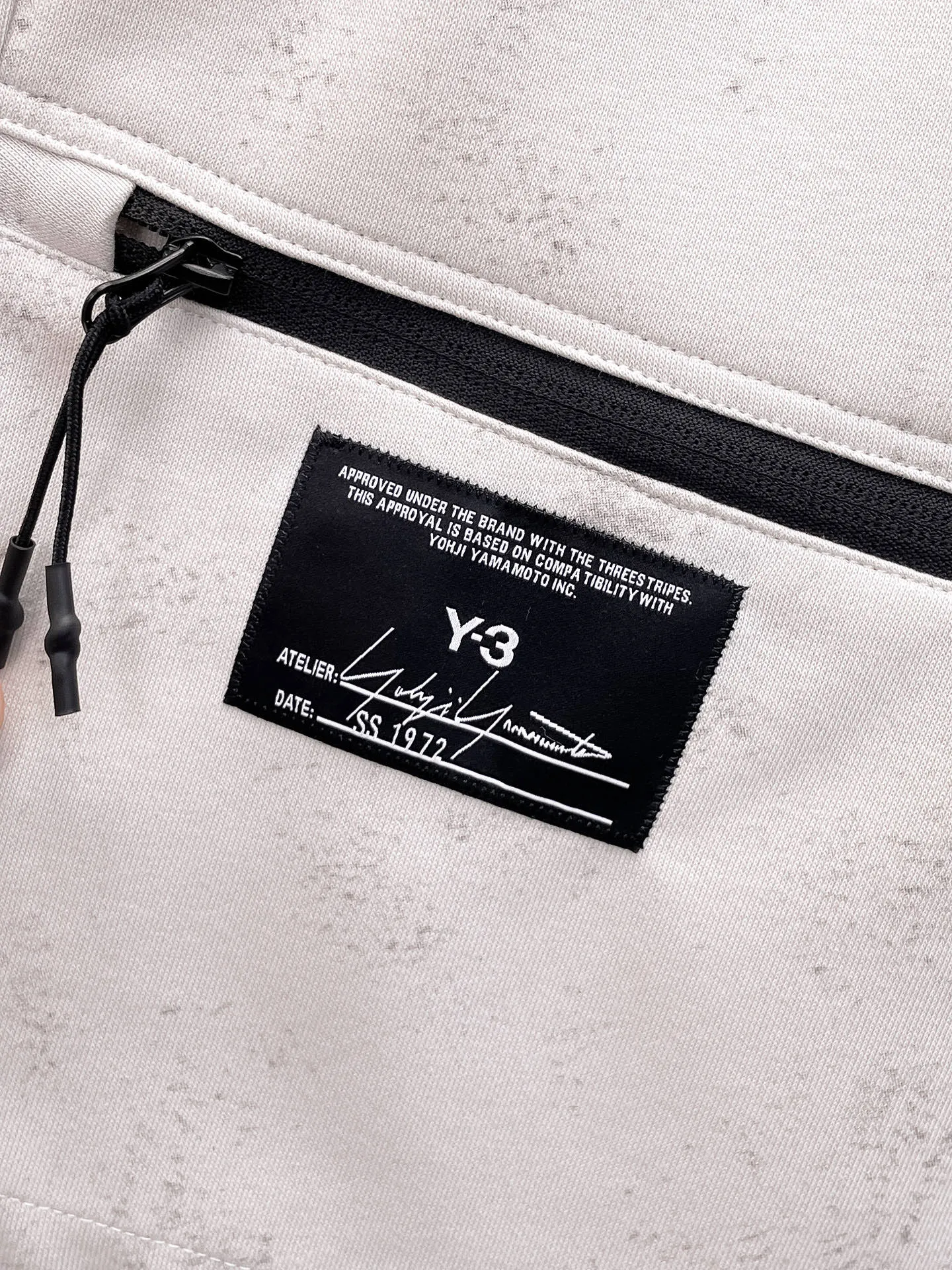 Y 3 Complete three standards 2026 summer New Arrival men's casual shorts, advanced custom-made Breathable fabric Breathable fabric with high elasticity and comfort, impeccable details, top-grade accessories, original logo design concept, delicate and soft feel! The upper body fit is awesome! Size: M-XXXL Please state your height and weight when ordering
