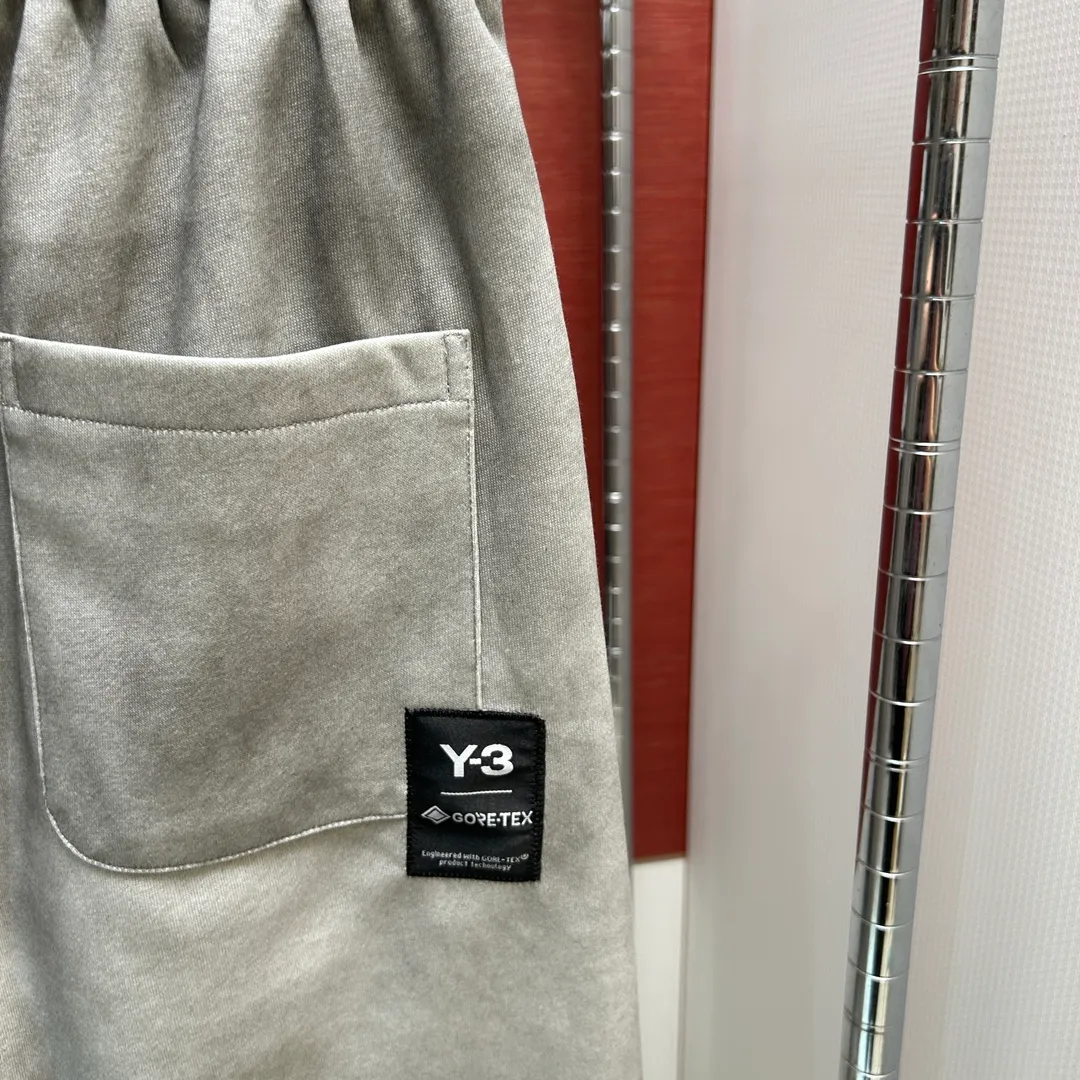 Y 3 Complete three standards 2026 summer New Arrival men's casual shorts, advanced custom-made Breathable fabric Breathable fabric with high elasticity and comfort, impeccable details, top-grade accessories, original logo design concept, delicate and soft feel! The upper body fit is awesome! Size: M-XXXL Please state your height and weight when ordering