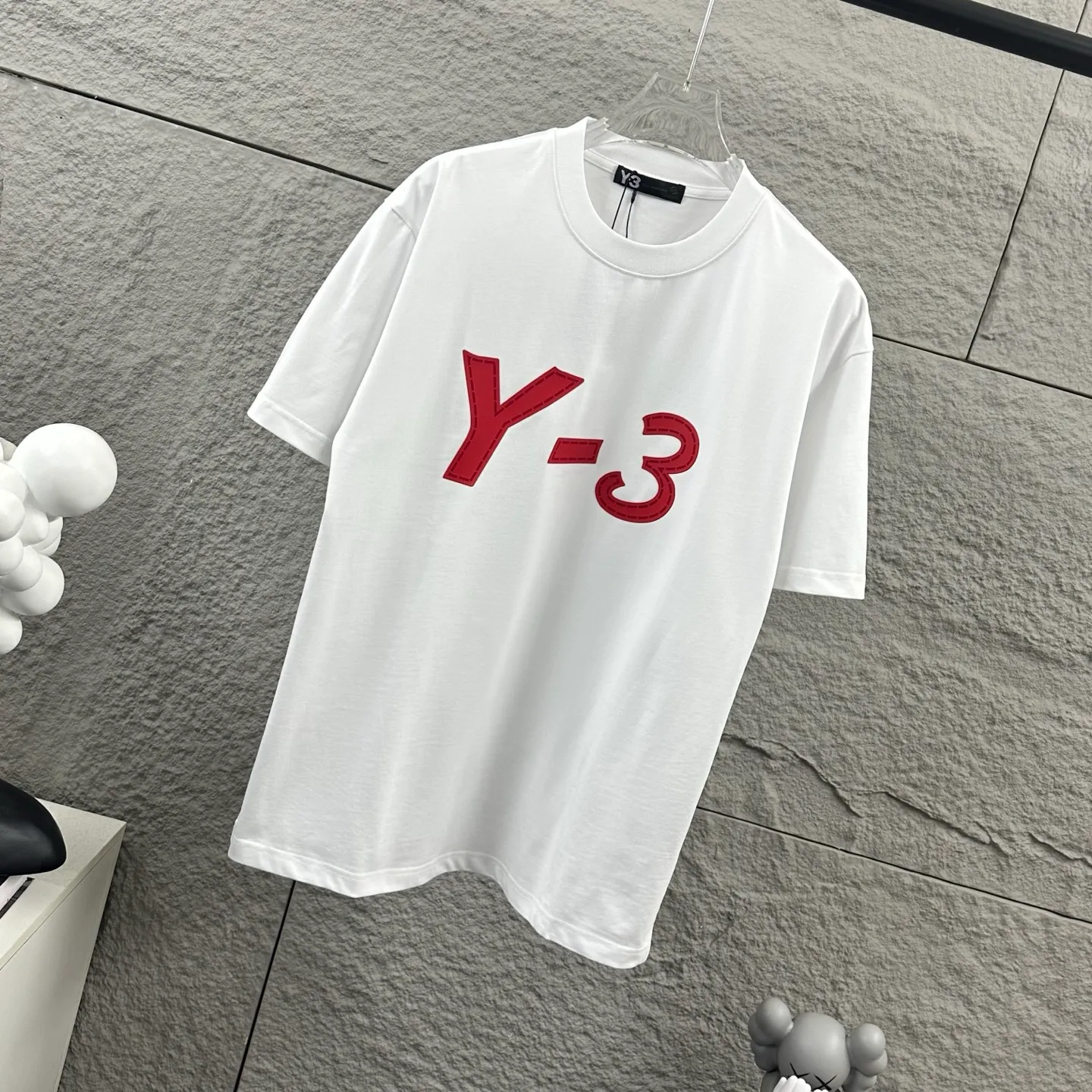 Y 3*Yamamoto*Yoji 2026 Spring and Summer New Arrival Simple signature letter thick plate silicone three-dimensional craftsmanship Y-3 Customized double yarn plain cotton fabric Short-sleeved T-shirt Men and women Same Style Color: Black White Size: S (90-130 pounds) M (120-150 pounds) L (140-165 pounds) XL (160-180 pounds) XXL (180 kilograms)