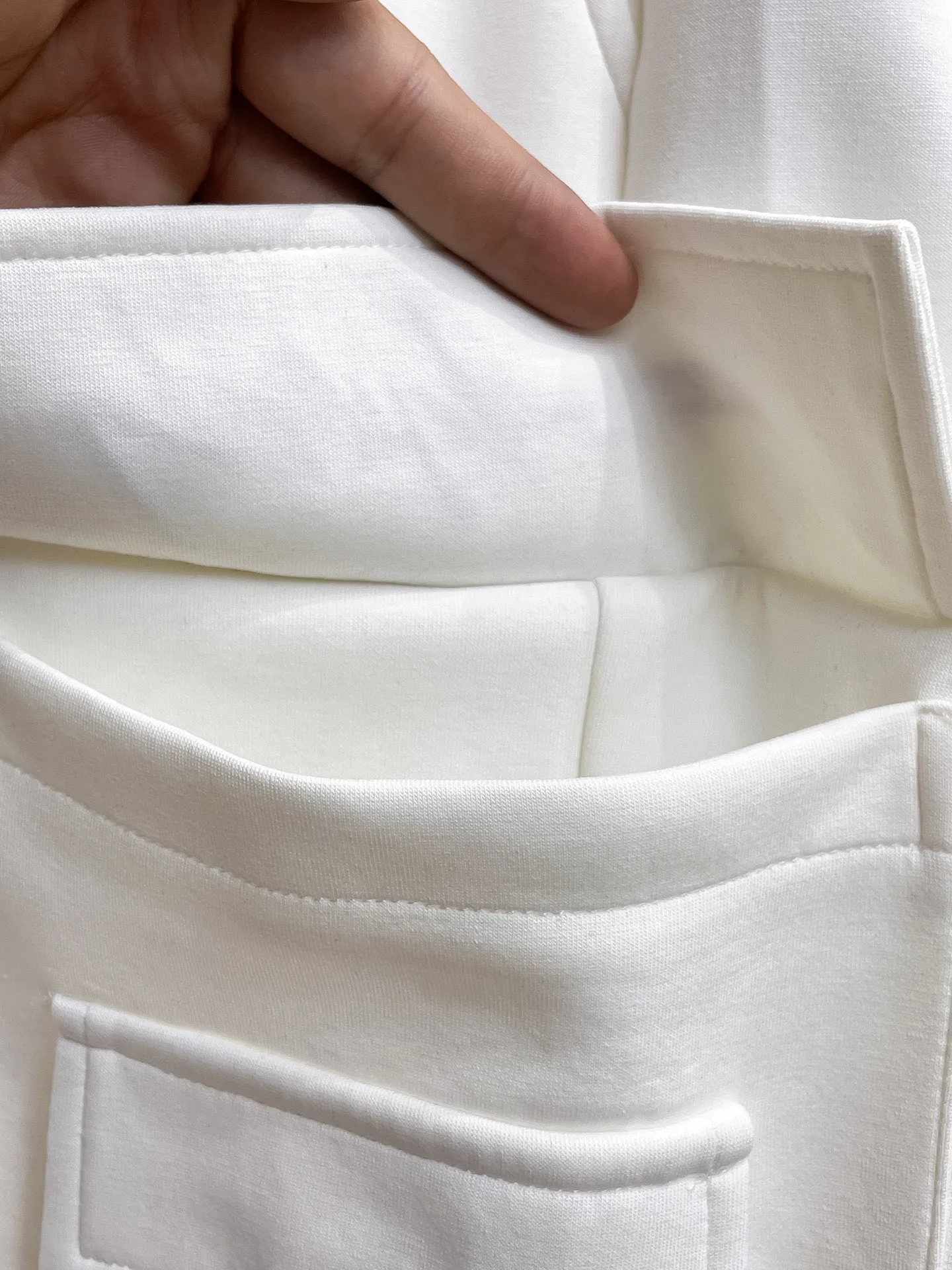Y 3 Complete three standards 2026 summer New Arrival men's casual shorts, advanced custom-made Breathable fabric Breathable fabric with high elasticity and comfort, impeccable details, top-grade accessories, original logo design concept, delicate and soft feel! The upper body fit is awesome! Size: M-XXXL Please state your height and weight when ordering