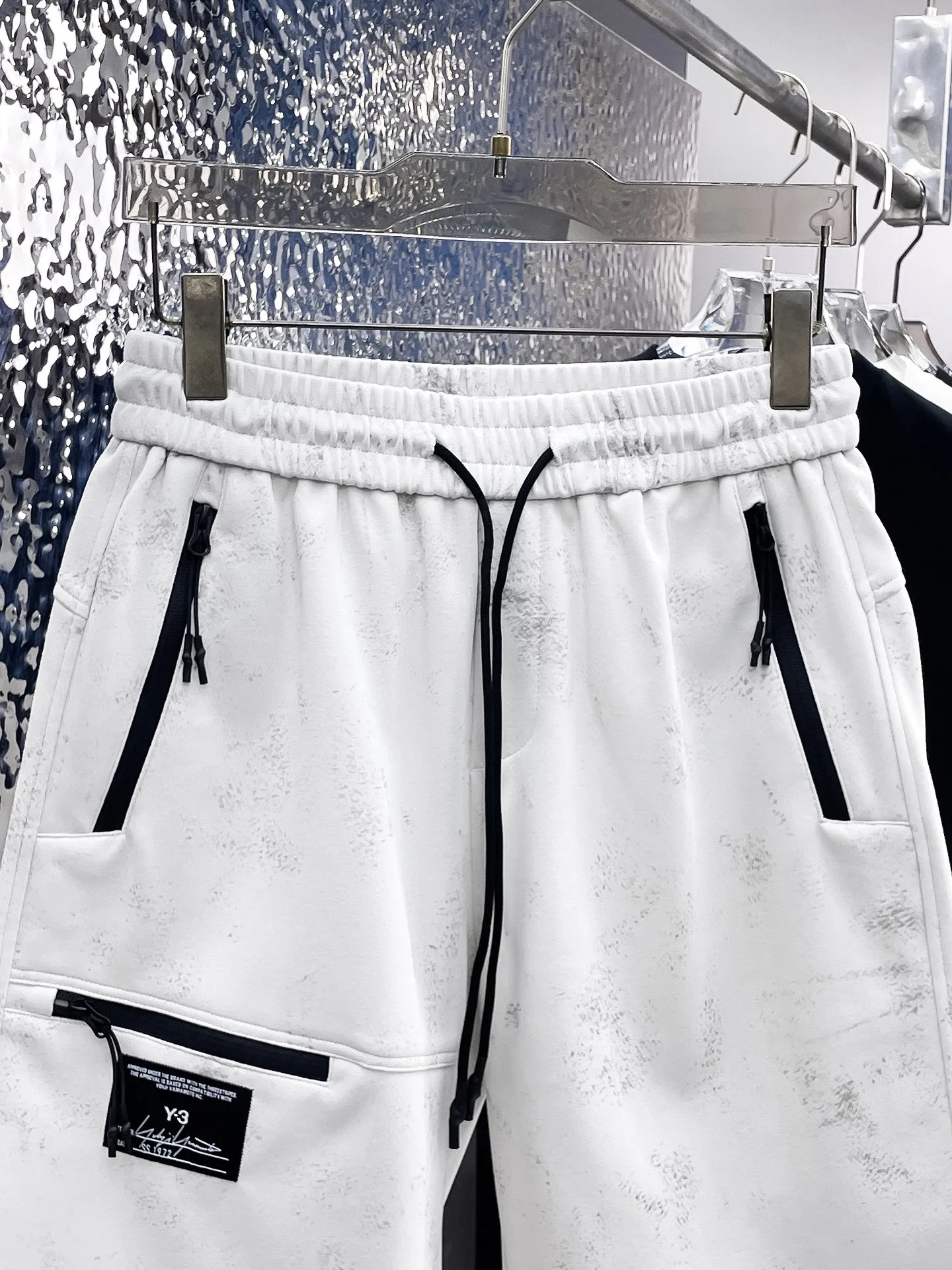 Y 3 Complete three standards 2026 summer New Arrival men's casual shorts, advanced custom-made Breathable fabric Breathable fabric with high elasticity and comfort, impeccable details, top-grade accessories, original logo design concept, delicate and soft feel! The upper body fit is awesome! Size: M-XXXL Please state your height and weight when ordering