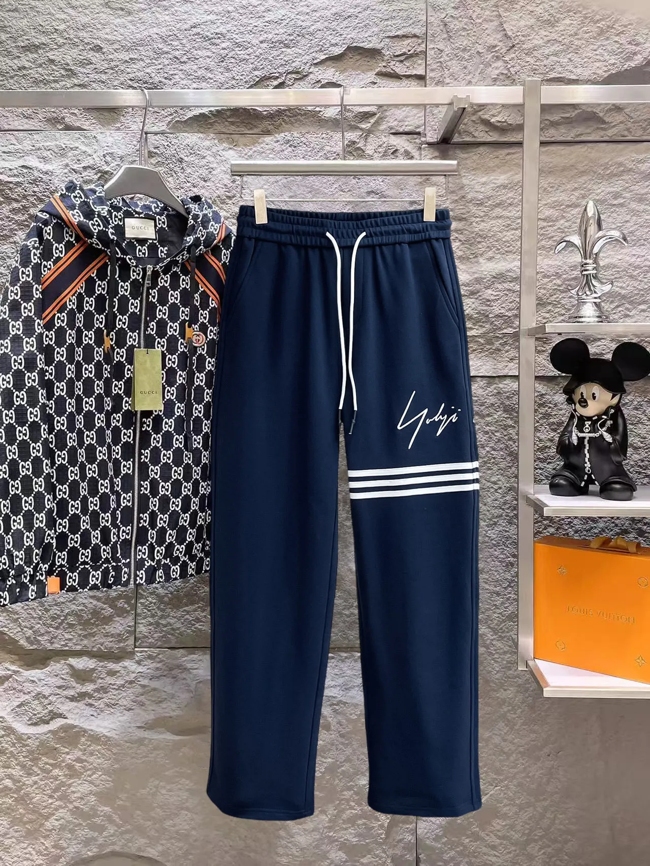 Y 3 [Higher version] The latest products for autumn and winter 2026, available at the counter simultaneously, original goods, fashionable casual trousers and casual pants, using imported original fabrics, top-grade embroidery 🪡 craft letter pattern logo, original hardware accessories decoration, simple yet fashionable, fashionable and handsome upper body, Sizes: M-3XL