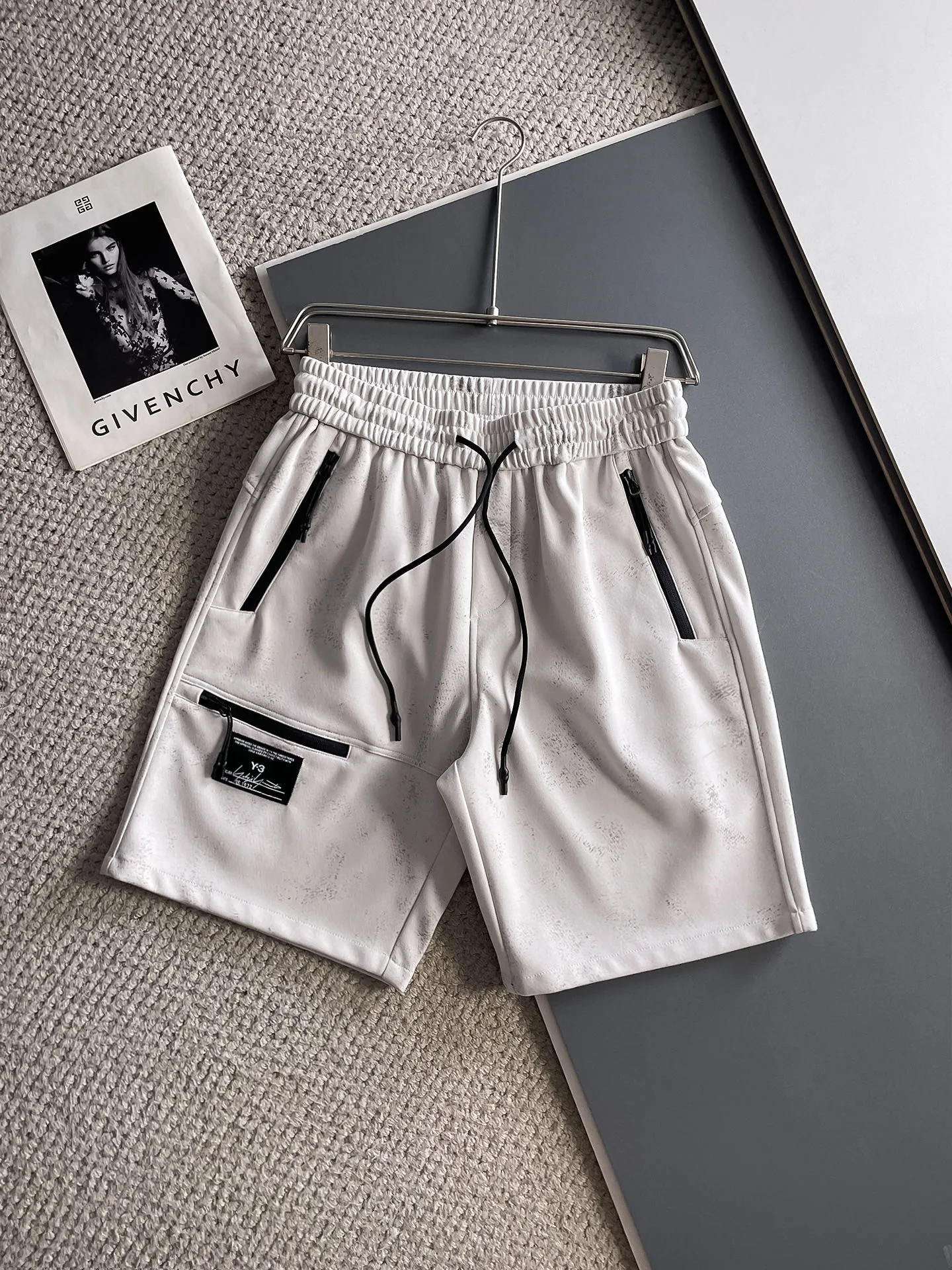 Y 3 Complete three standards 2025 summer New Arrival men's casual shorts, advanced custom-made Breathable fabric Breathable fabric with high stretch and comfort, impeccable details, top-grade accessories, original logo design concept, delicate and soft feel! The upper body fit is awesome! Size: M-XXXL Please state your height and weight when ordering