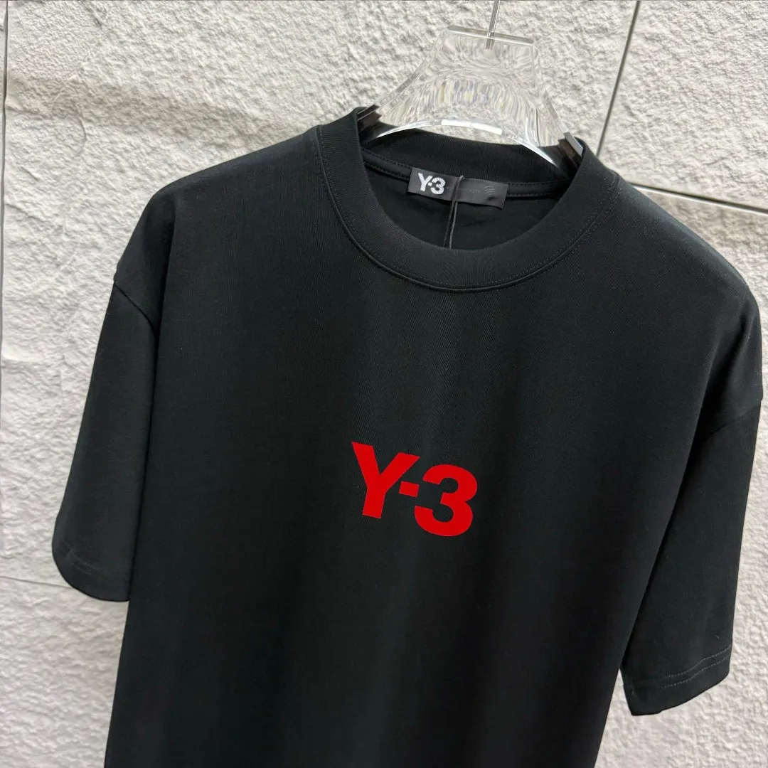 Y 3*Yamamoto*Yoji 2025 Spring and Summer New Arrival Simple signature letter Red flocking three-dimensional technology Y-3 Customized double yarn plain cotton fabric Short-sleeved T-shirt Men and women Same Style Size: S (90-130 catties) M (120-150 catties) L (140-165 catties) XL (160-180 catties) XXL (180 catties) Color: Black White