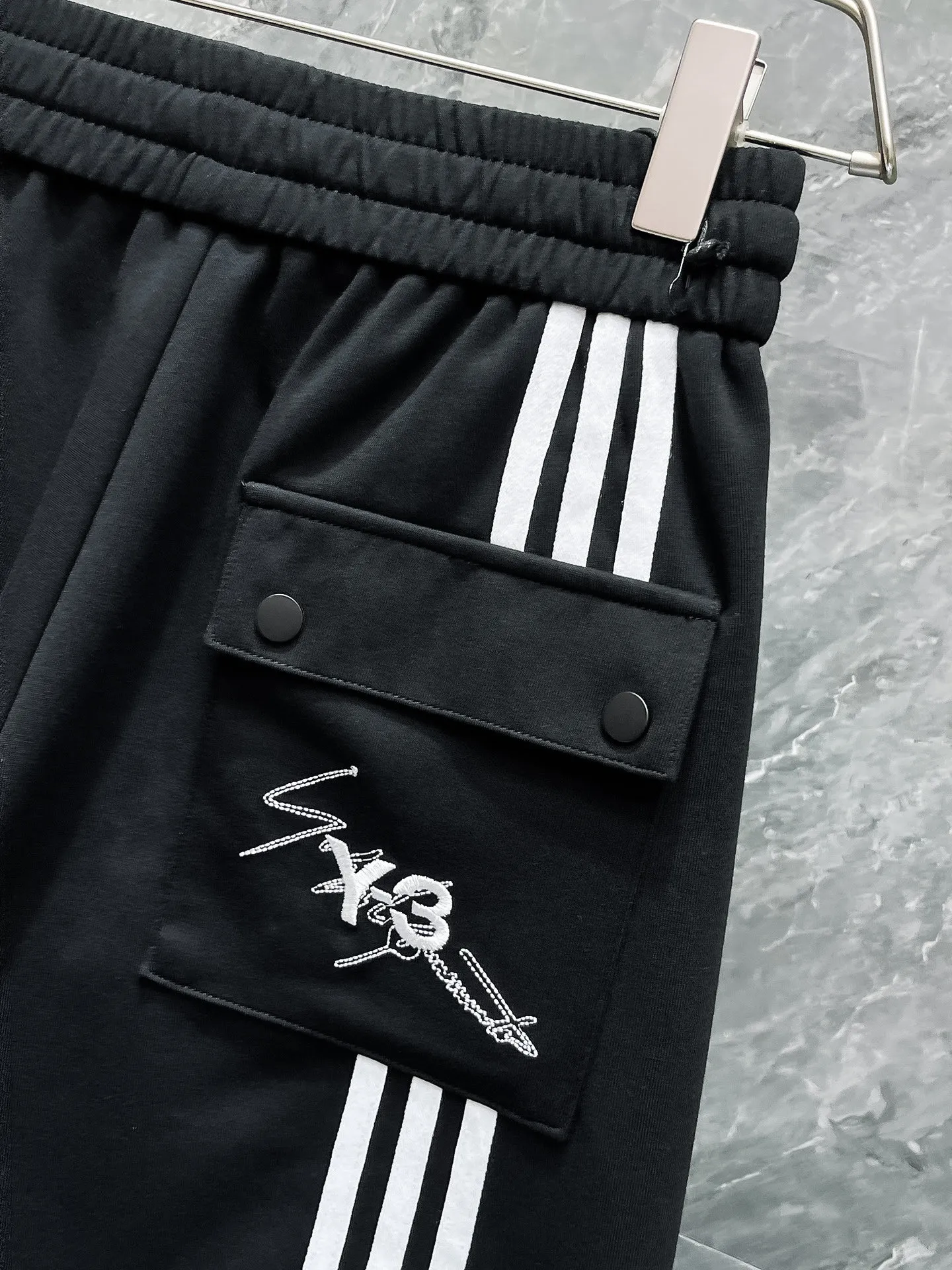 Y 3 Complete three standards 2026 summer New Arrival men's casual shorts, advanced custom-made Breathable fabric Breathable fabric with high elasticity and comfort, impeccable details, top-grade accessories, original logo design concept, delicate and soft feel! The upper body fit is awesome! Size: M-XXXL Please state your height and weight when ordering