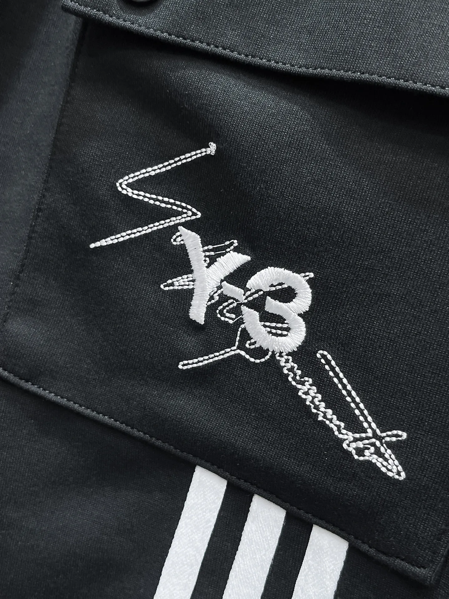Y 3 Complete three standards 2026 summer New Arrival men's casual shorts, advanced custom-made Breathable fabric Breathable fabric with high elasticity and comfort, impeccable details, top-grade accessories, original logo design concept, delicate and soft feel! The upper body fit is awesome! Size: M-XXXL Please state your height and weight when ordering
