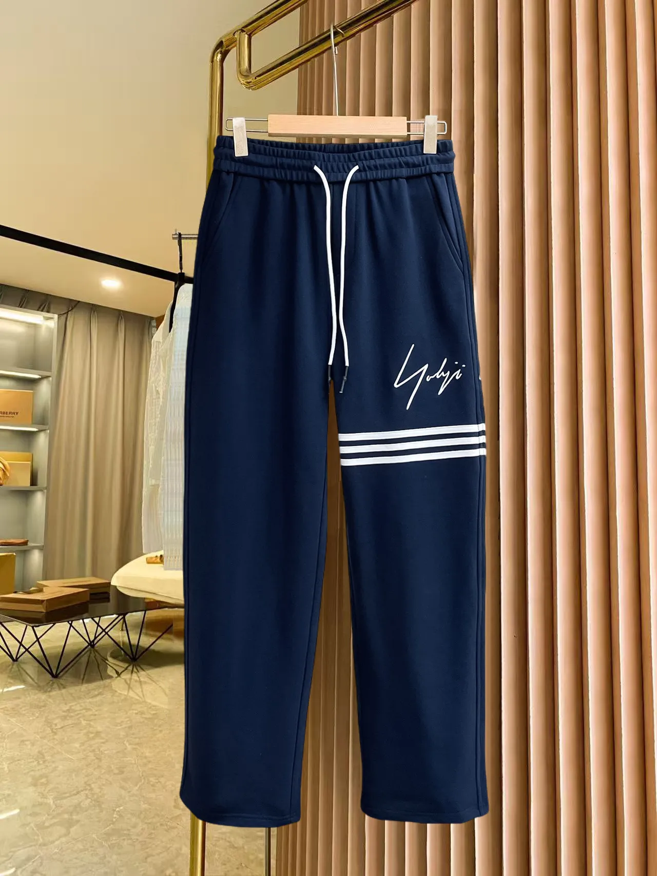 Y 3 [Higher version] The latest products for autumn and winter 2026, available at the counter simultaneously, original goods, fashionable casual trousers and casual pants, using imported original fabrics, top-grade embroidery 🪡 craft letter pattern logo, original hardware accessories decoration, simple yet fashionable, fashionable and handsome upper body, Sizes: M-3XL