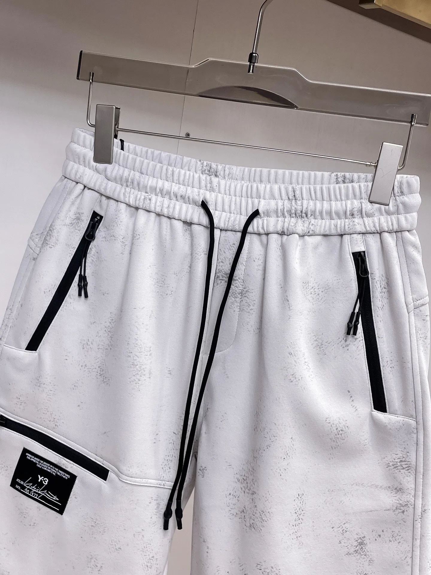 Y 3 Complete three standards 2026 summer New Arrival men's casual shorts, advanced custom-made Breathable fabric Breathable fabric with high elasticity and comfort, impeccable details, top-grade accessories, original logo design concept, delicate and soft feel! The upper body shape is awesome! Size: M-XXXL Please state your height and weight when ordering