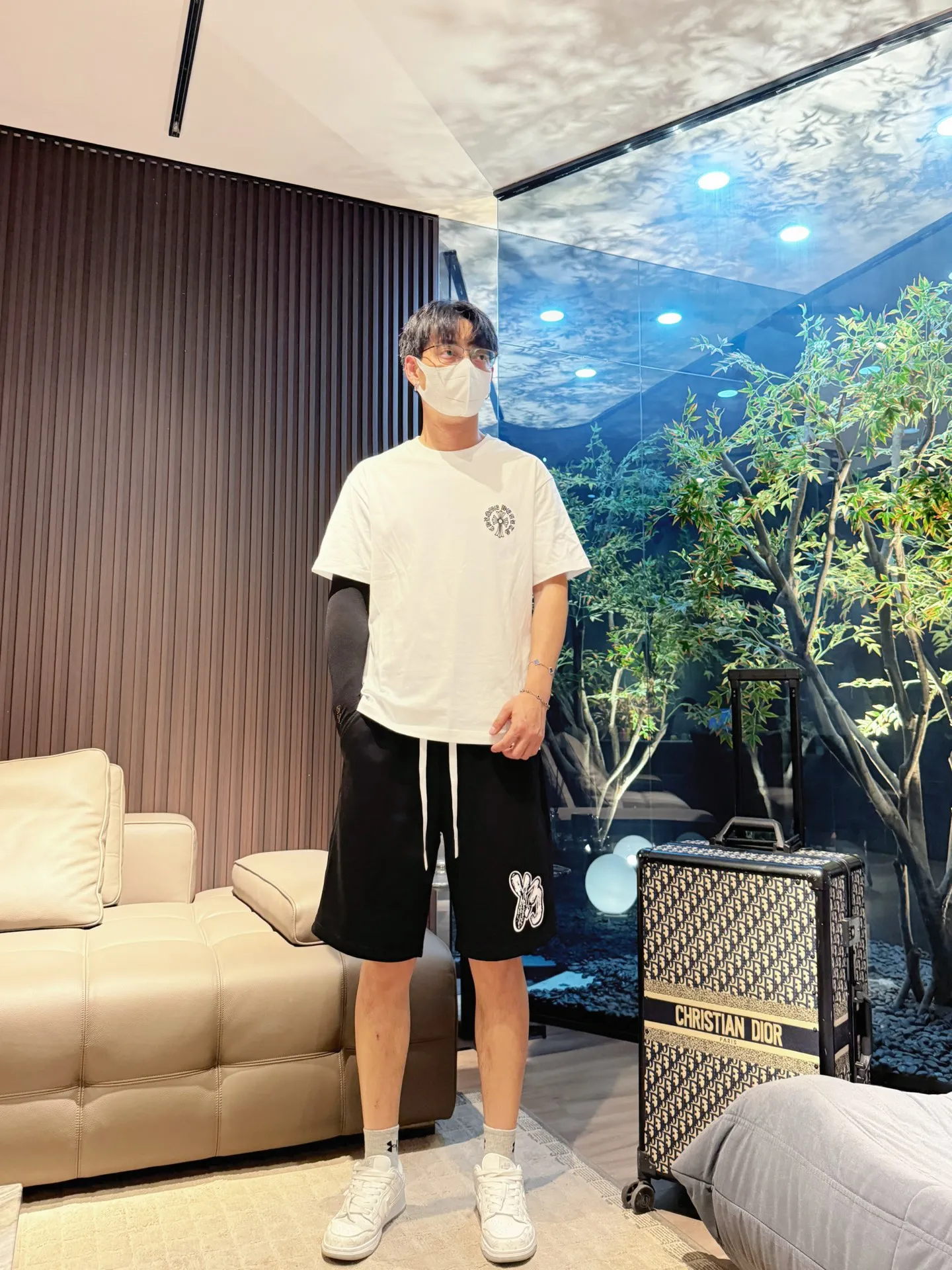 Y 3 Complete three standards 2026 summer New Arrival men's casual shorts, advanced custom-made Breathable fabric Breathable fabric with high elasticity and comfort, impeccable details, top-grade accessories, original logo design concept, delicate and soft feel! The upper body fit is awesome! Size: M-XXXL Please state your height and weight when ordering