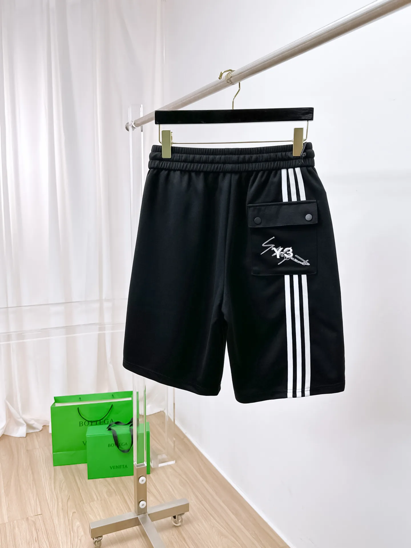 Y 3 Complete three standards 2026 summer New Arrival men's casual shorts, advanced custom-made Breathable fabric Breathable fabric with high elasticity and comfort, impeccable details, top-grade accessories, original logo design concept, delicate and soft feel! The upper body fit is awesome! Size: M-XXXL Please state your height and weight when ordering