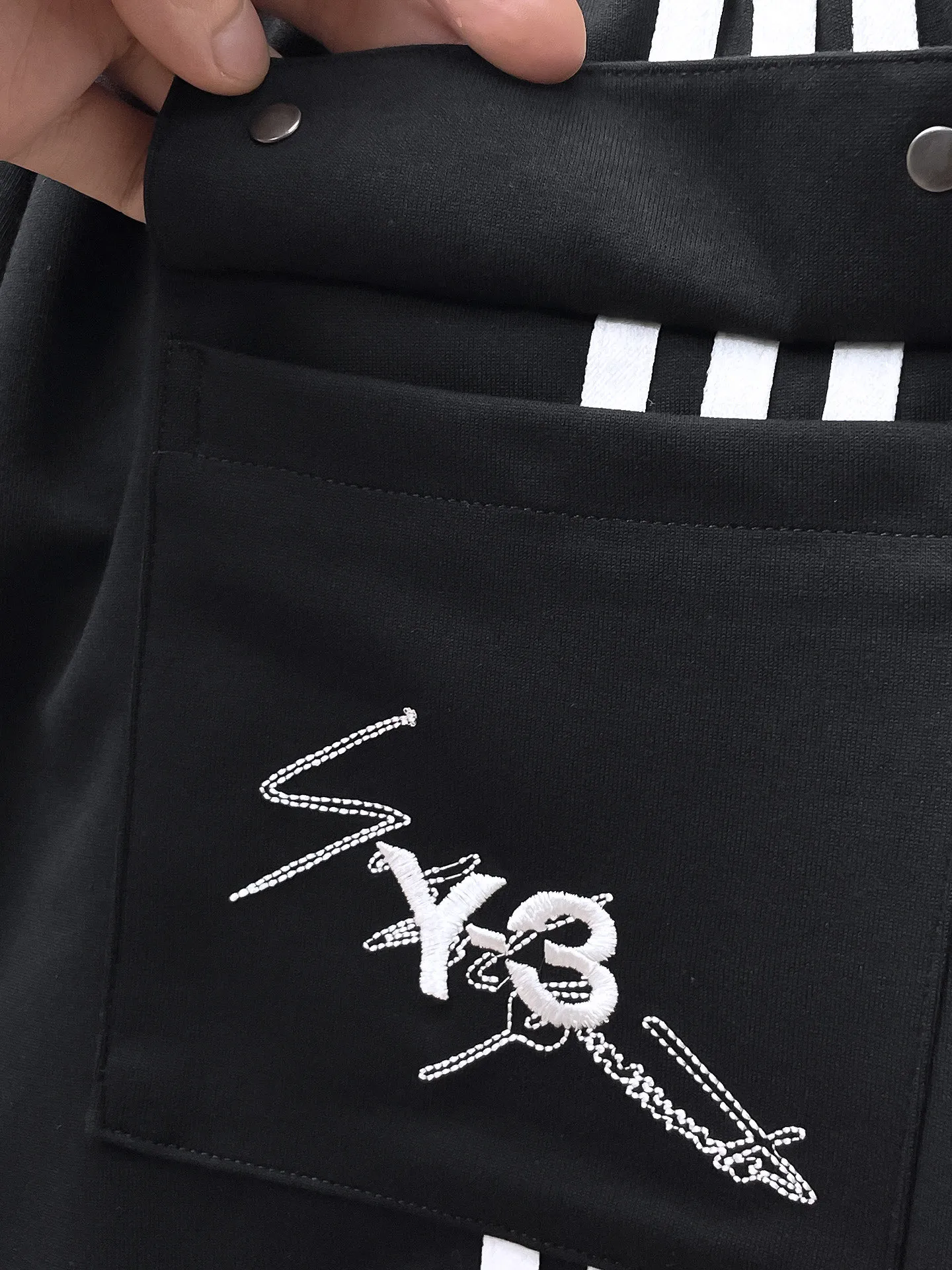 Y 3 Complete three standards 2026 summer New Arrival men's casual shorts, advanced custom-made Breathable fabric Breathable fabric with high elasticity and comfort, impeccable details, top-grade accessories, original logo design concept, delicate and soft feel! The upper body fit is awesome! Size: M-XXXL Please state your height and weight when ordering