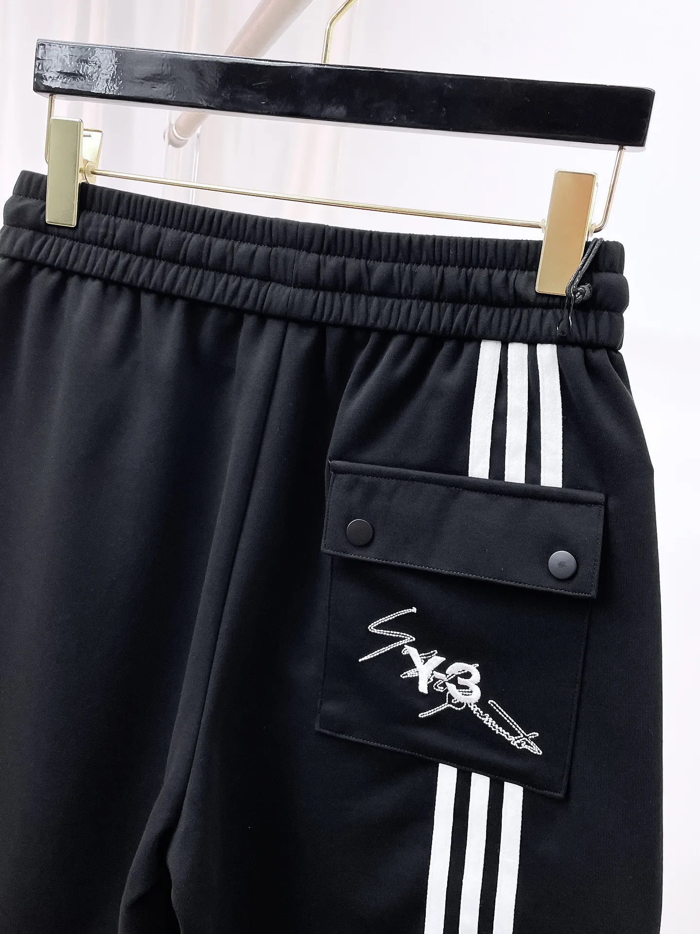 Y 3 Complete three standards 2026 summer New Arrival men's casual shorts, advanced custom-made Breathable fabric Breathable fabric with high elasticity and comfort, impeccable details, top-grade accessories, original logo design concept, delicate and soft feel! The upper body fit is awesome! Size: M-XXXL Please state your height and weight when ordering