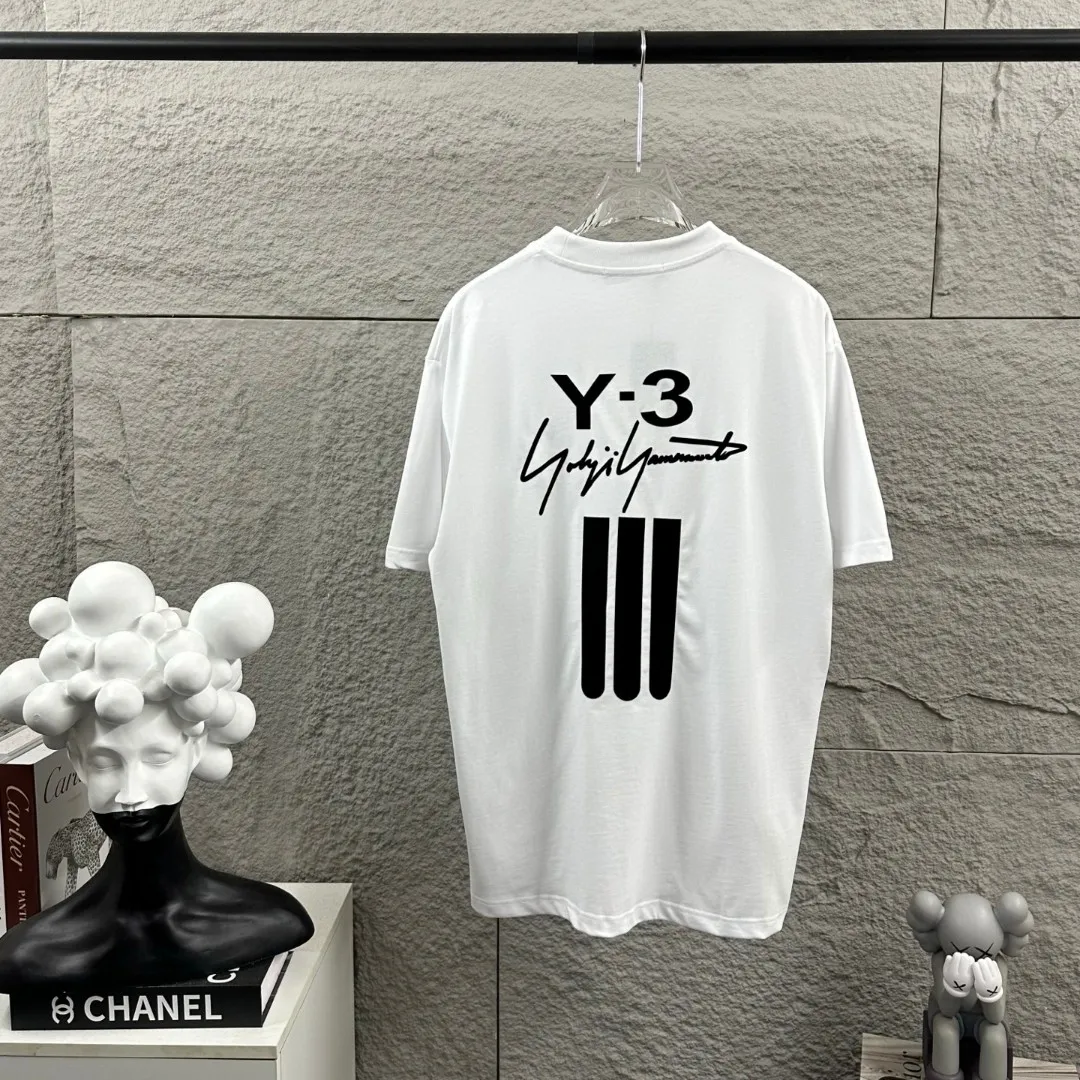 Y 3*Yamamoto*Yoji 2026 Spring and Summer New Arrival Simple signature letters three-dimensional flocking technology Y-3 Customized double yarn plain cotton fabric Short-sleeved T-shirt Men and women Same Style Color: Black White Angora Red Size: S (90-130 pounds) M (120-150 pounds) L (140-165 pounds) XL (160-180 pounds) XXL (180 pounds)