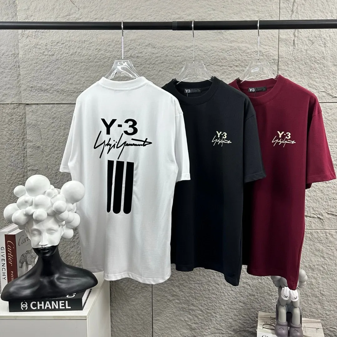 Y 3*Yamamoto*Yoji 2026 Spring and Summer New Arrival Simple signature letters three-dimensional flocking technology Y-3 Customized double yarn plain cotton fabric Short-sleeved T-shirt Men and women Same Style Color: Black White Angora Red Size: S (90-130 pounds) M (120-150 pounds) L (140-165 pounds) XL (160-180 pounds) XXL (180 pounds)