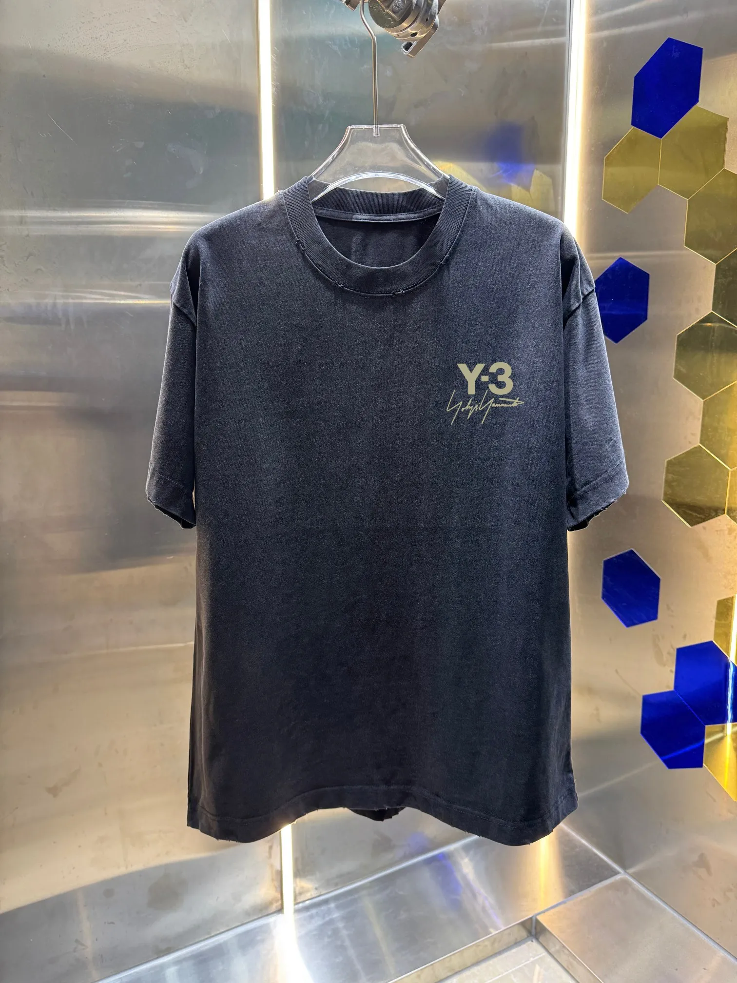 Y 3*Yamamoto*Yoji 2026 Spring and Summer New Arrival Simple signature letter printing technology Y-3 Washed and worn Round neck short-sleeved T-shirt Men and women Same Style Tag Collar label Washed mark Complete with three labels Color: Washed black Washed white Washed gray Brown Size: S M L XL XXL