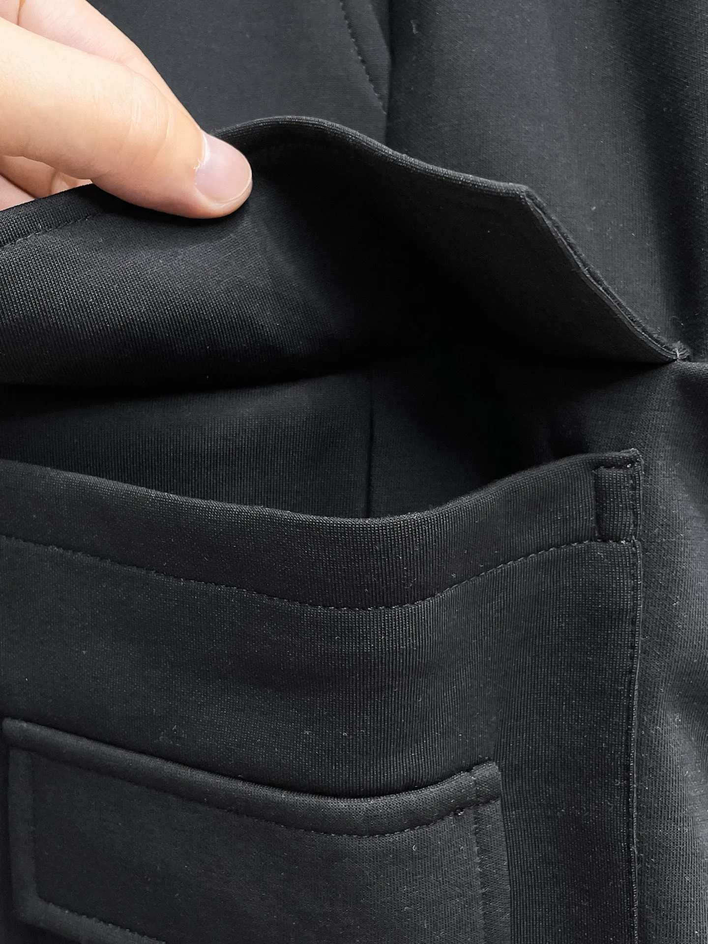 Y 3 Complete three standards 2026 summer New Arrival men's casual shorts, advanced custom-made Breathable fabric Breathable fabric with high elasticity and comfort, impeccable details, top-grade accessories, original logo design concept, delicate and soft feel! The upper body fit is awesome! Size: M-XXXL Please state your height and weight when ordering