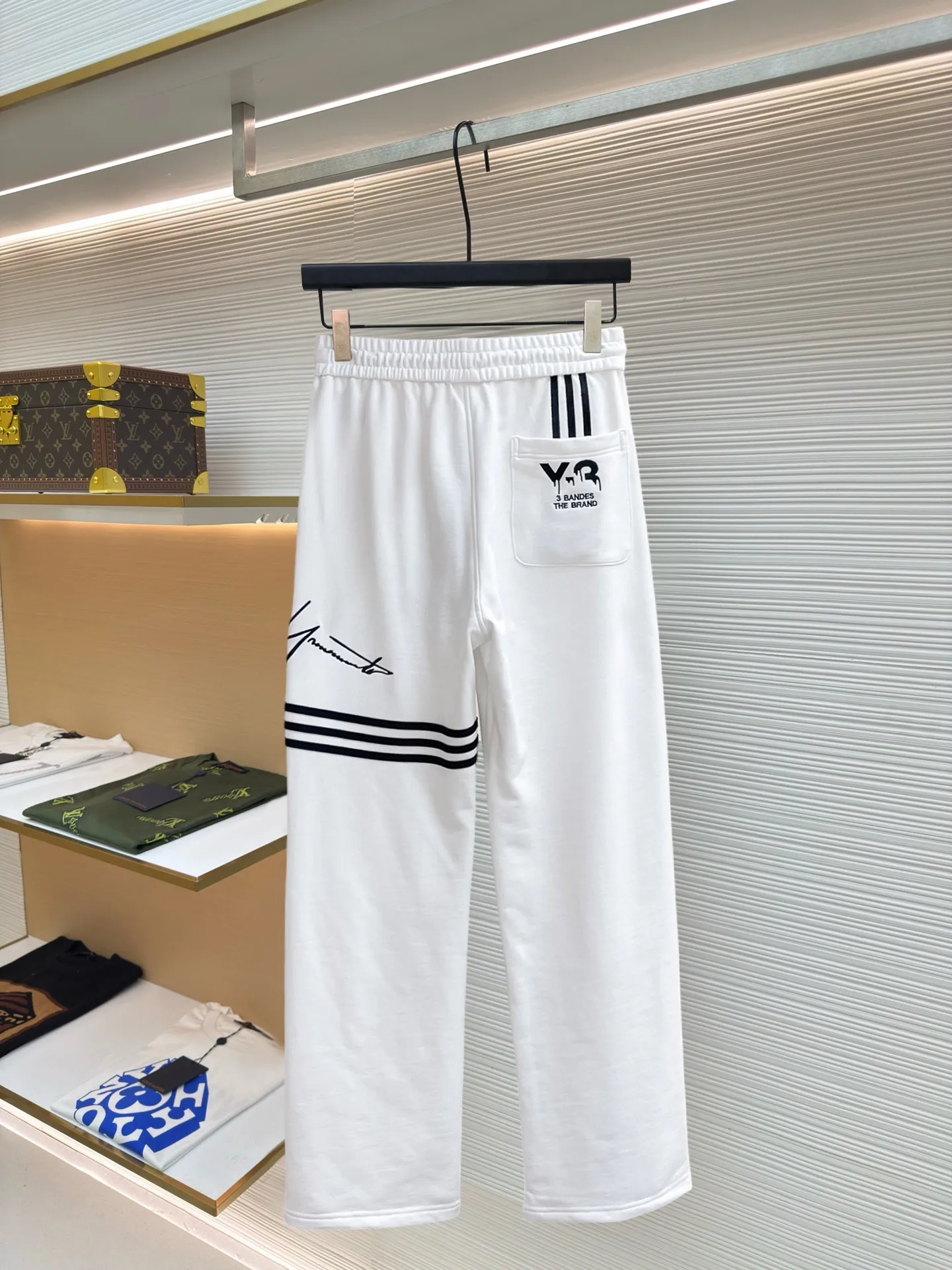 Y 3 [Higher version] The latest products for autumn and winter 2026, available at the counter simultaneously, original goods, fashionable casual trousers and casual pants, using imported original fabrics, top-grade embroidery 🪡 craft letter pattern logo, original hardware accessories decoration, simple yet fashionable, fashionable and handsome upper body, Sizes: M-3XL