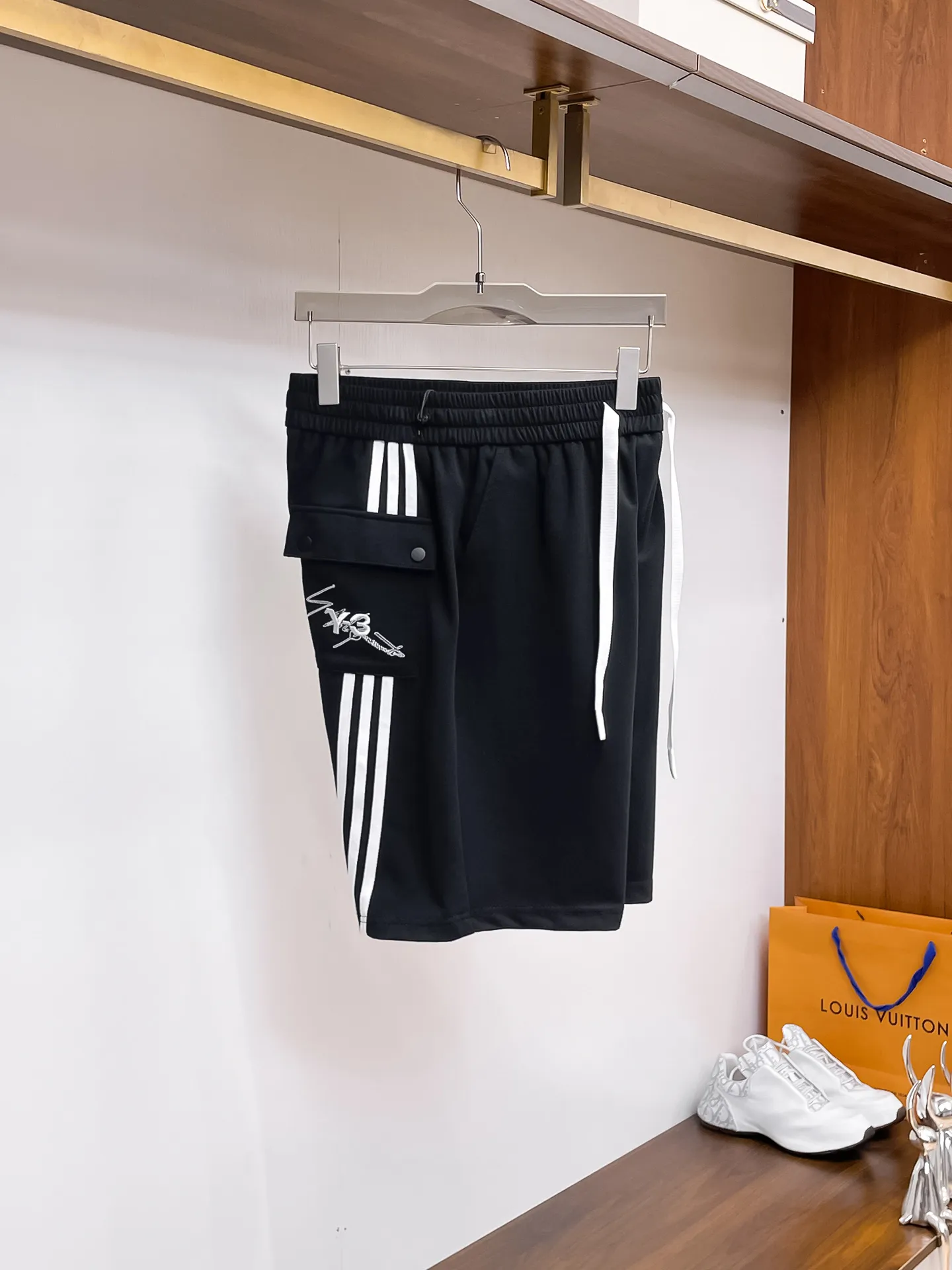 Y 3 Complete three standards 2026 summer New Arrival men's casual shorts, advanced custom-made Breathable fabric Breathable fabric with high elasticity and comfort, impeccable details, top-grade accessories, original logo design concept, delicate and soft feel! The upper body fit is awesome! Size: M-XXXL Please state your height and weight when ordering
