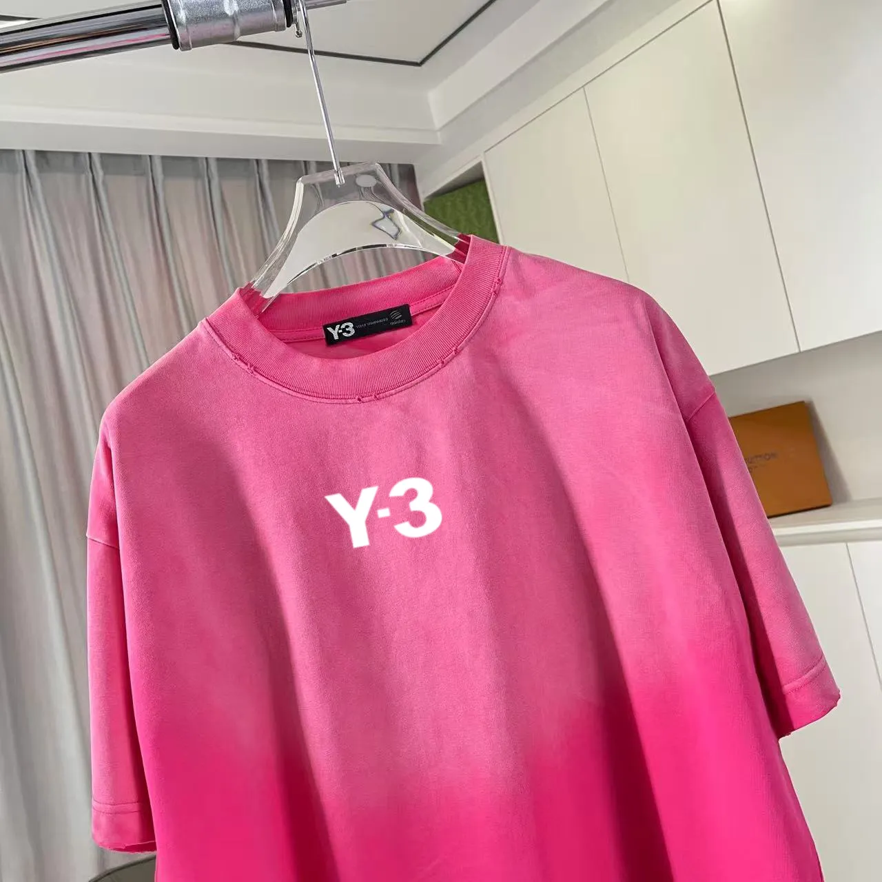 Y-3 2025 Spring and Summer New Arrival Washed Gradient Distressed Personalized Letter Logo Print Short Sleeve T-shirt Customized Fabric g Men and Women Same Style Size: S M L XL XXL Five Codes Color: Black Gray Gradient Black Gradient Red