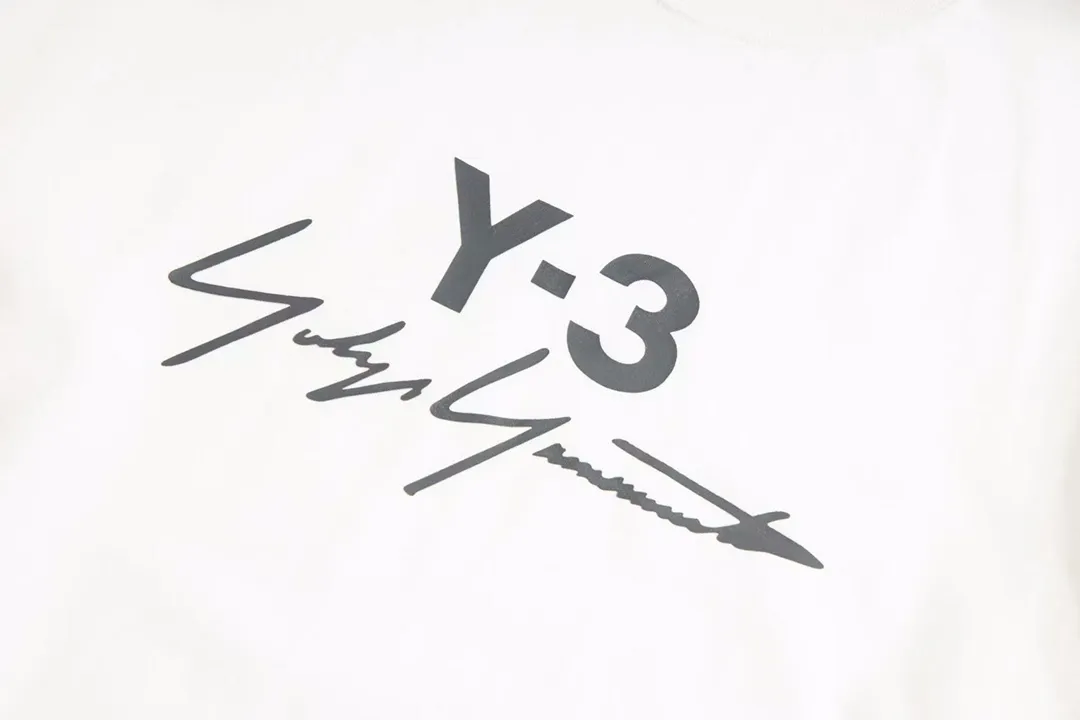 Y 3 is made of imported cotton material. The fabric has a soft touch and is close to the skin and comfortable to wear. The Classic patch-glued Y-3 letter pattern design on the chest is very novel and highly recognizable. Classic cut, not fussy, fashionable, Versatile and easy to wear! Same Style for men and women, color: Black White Size XS-L