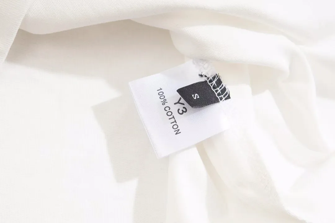 Y 3 is made of imported cotton material. The fabric has a soft touch and is close to the skin and comfortable to wear. The Classic patch-glued Y-3 letter pattern design on the chest is very novel and highly recognizable. Classic cut, not fussy, fashionable, Versatile and easy to wear! Same Style for men and women, color: Black White Size XS-L
