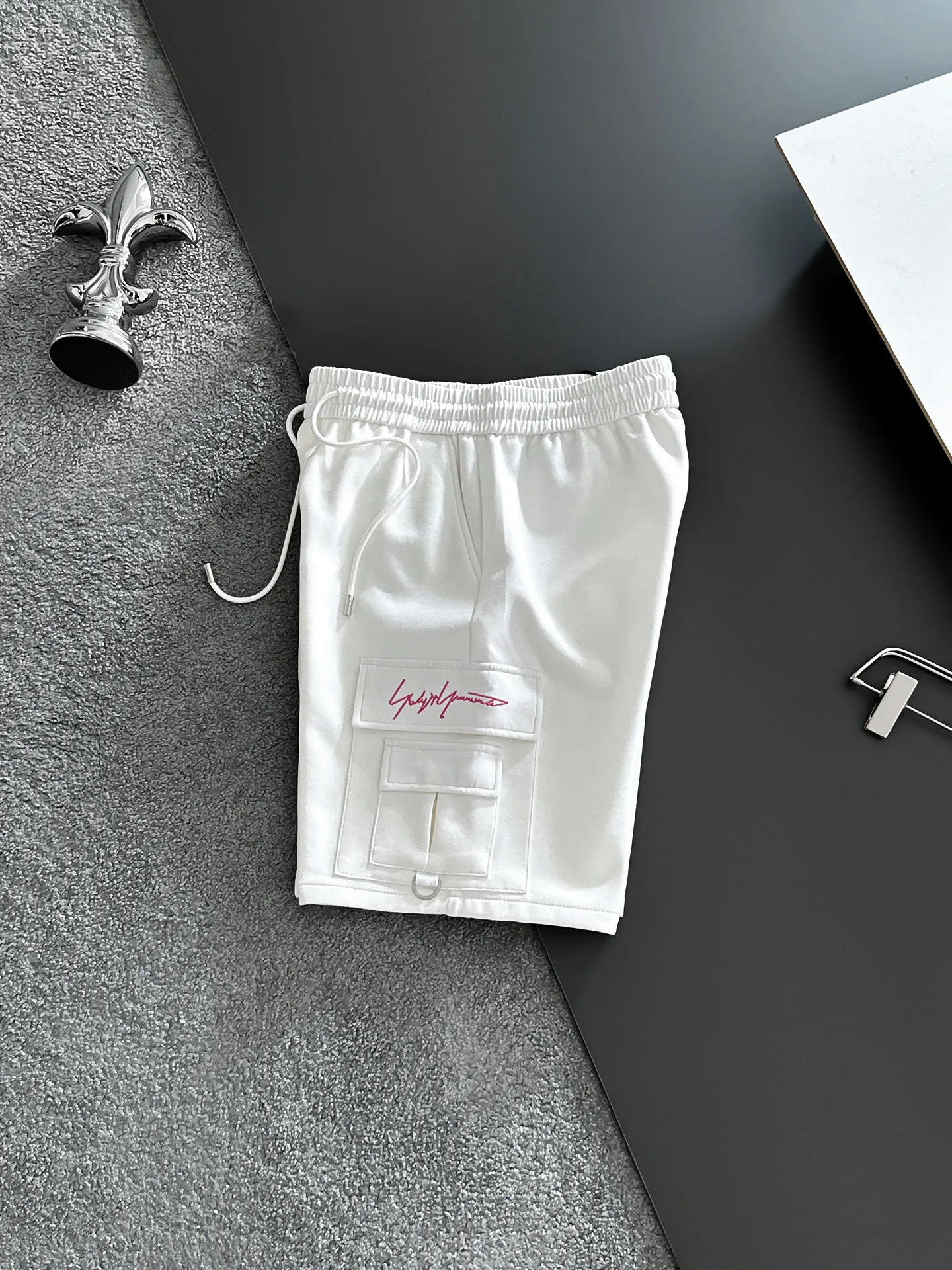 Y 3 Complete three standards 2026 summer New Arrival men's casual shorts, advanced custom-made Breathable fabric Breathable fabric with high elasticity and comfort, impeccable details, top-grade accessories, original logo design concept, delicate and soft feel! The upper body fit is awesome! Size: M-XXXL Please state your height and weight when ordering