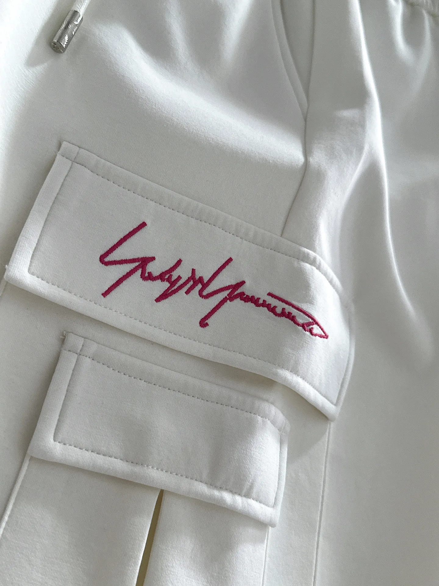 Y 3 Complete three standards 2026 summer New Arrival men's casual shorts, advanced custom-made Breathable fabric Breathable fabric with high elasticity and comfort, impeccable details, top-grade accessories, original logo design concept, delicate and soft feel! The upper body fit is awesome! Size: M-XXXL Please state your height and weight when ordering