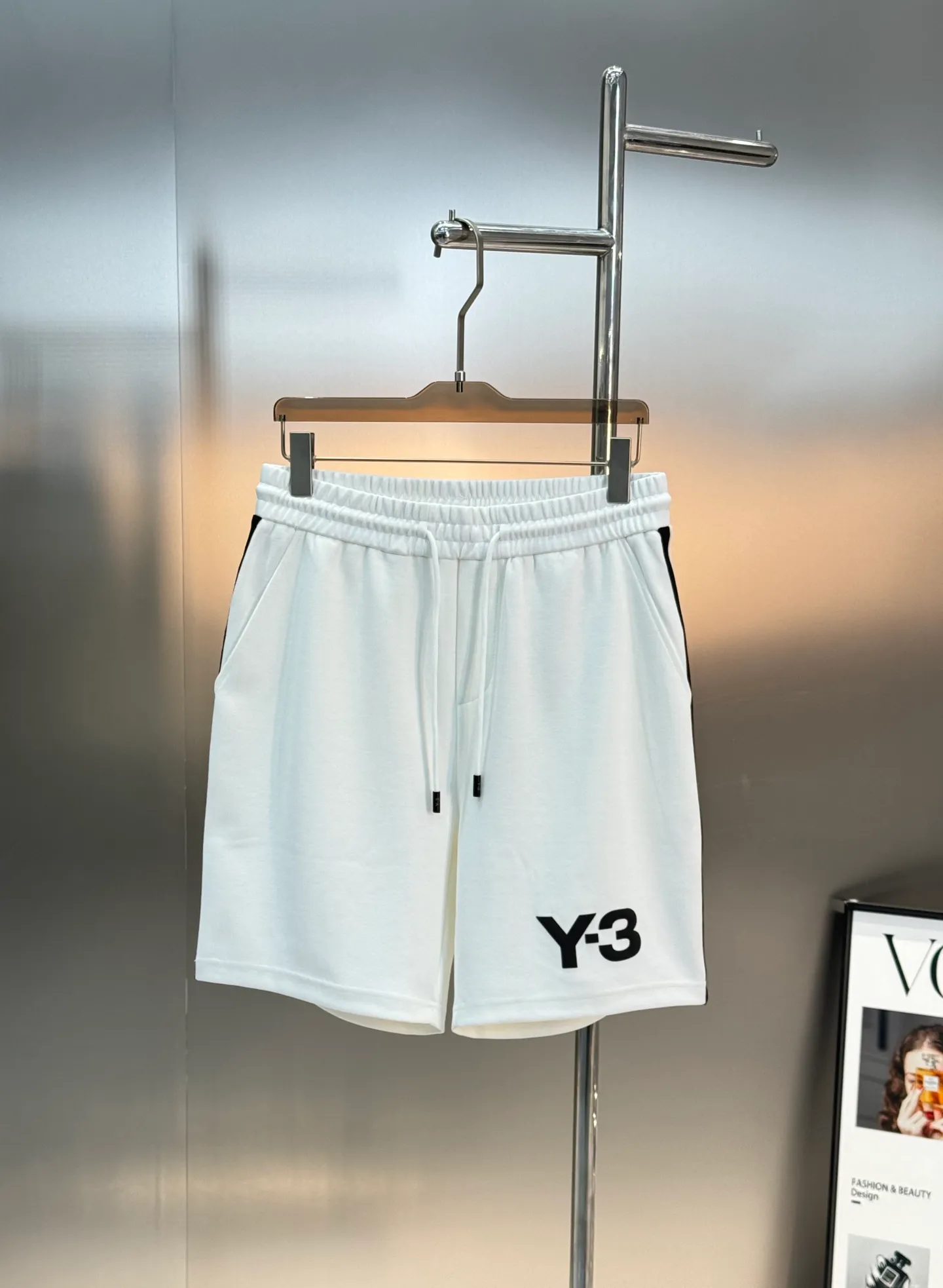 190 ⚜️Y-3* Yohji Yamamoto’s super high quality” New Arrival sports Tencel shorts 🩳Same Style for men and women! Casual sports style.y 3 Newly launched Series cleverly integrates striped webbing into sportswear design, creating a Series full of retro style sports style items. It is made of imported high-weight 100% Tencel cotton fabric and feels thick and dense! Color: Black.White.Sizes: M-3XL (S can be customized) Slightly loose fit ❗️175/145 pounds recommended