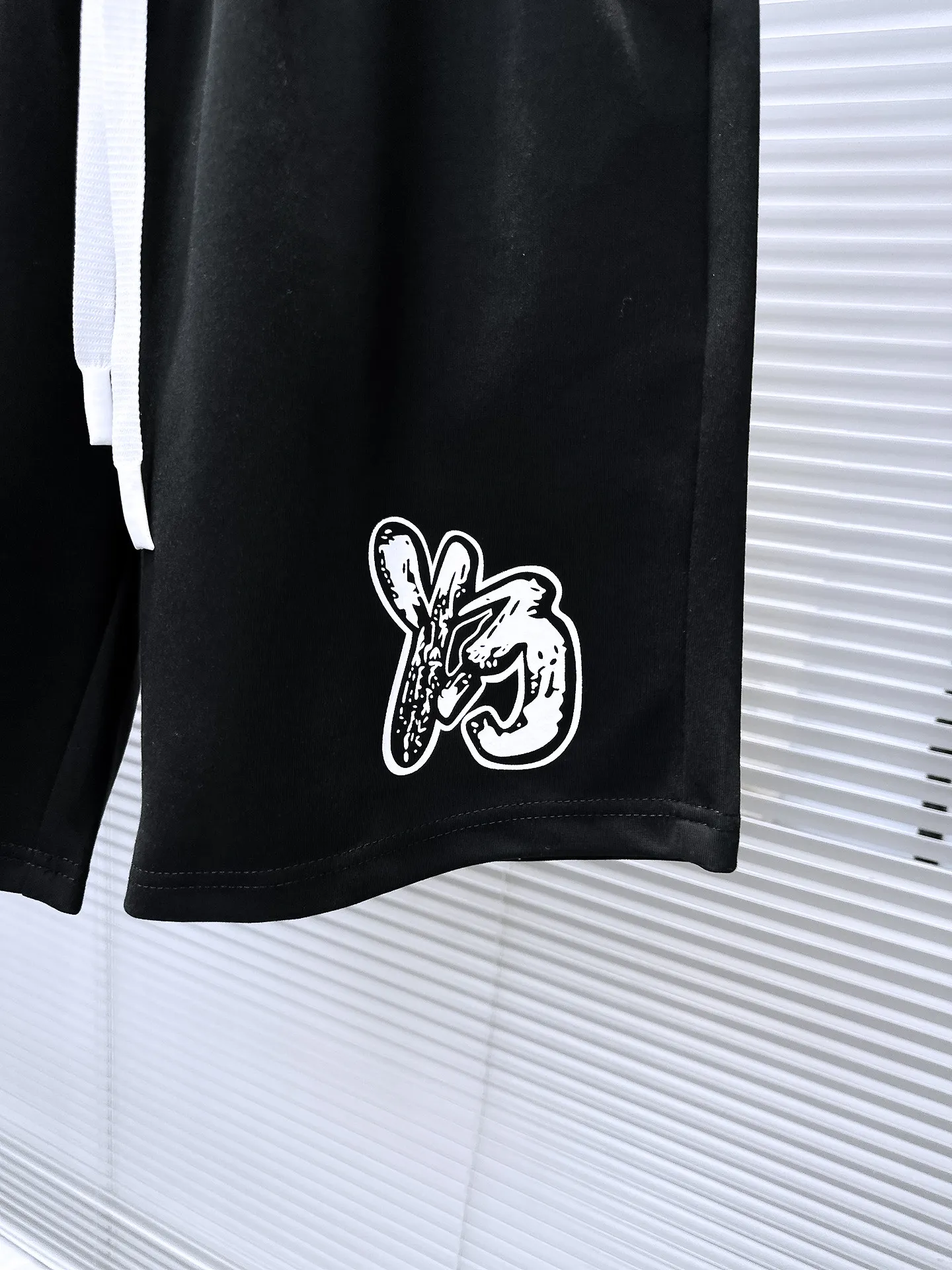 Y 3 Complete three standards 2026 summer New Arrival men's casual shorts, advanced custom-made Breathable fabric Breathable fabric with high elasticity and comfort, impeccable details, top-grade accessories, original logo design concept, delicate and soft feel! The upper body fit is awesome! Size: M-XXXL Please state your height and weight when ordering