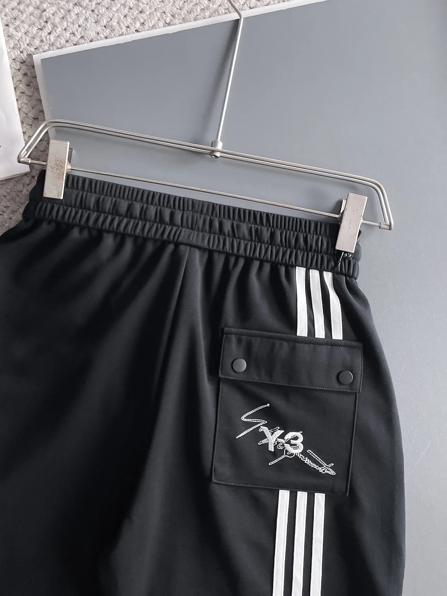 Y 3 Complete three standards 2025 summer New Arrival men's casual shorts, advanced custom-made Breathable fabric Breathable fabric with high stretch and comfort, impeccable details, top-grade accessories, original logo design concept, delicate and soft feel! The upper body fit is awesome! Size: M-XXXL Please state your height and weight when ordering