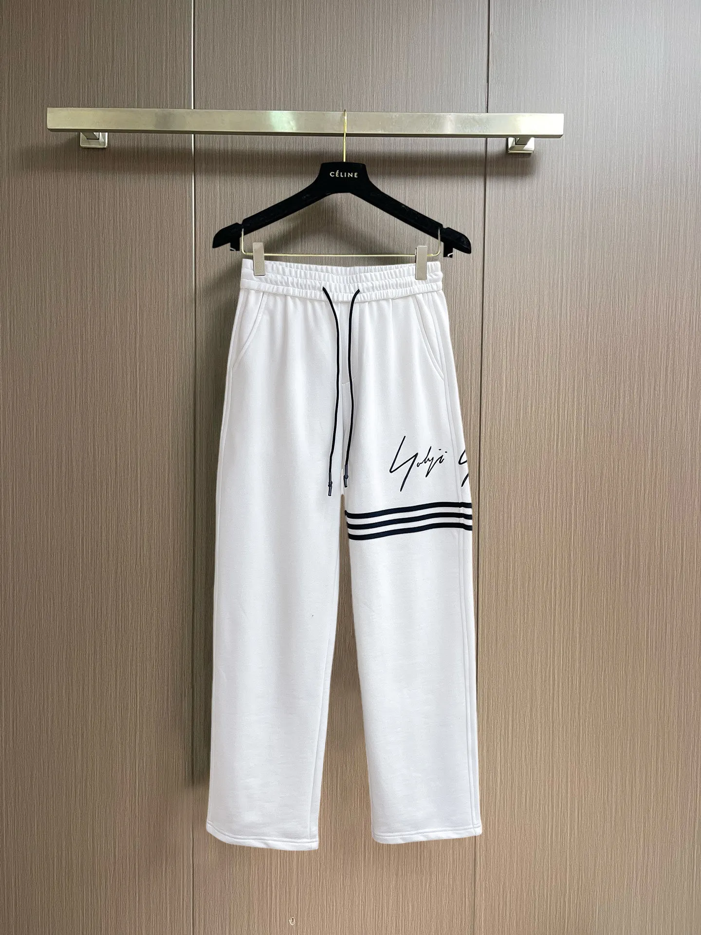 Y 3 [Higher version] The latest products for autumn and winter 2026, available at the counter simultaneously, original goods, fashionable casual trousers and casual pants, using imported original fabrics, top-grade embroidery 🪡 craft letter pattern logo, original hardware accessories decoration, simple yet fashionable, fashionable and handsome upper body, Sizes: M-3XL