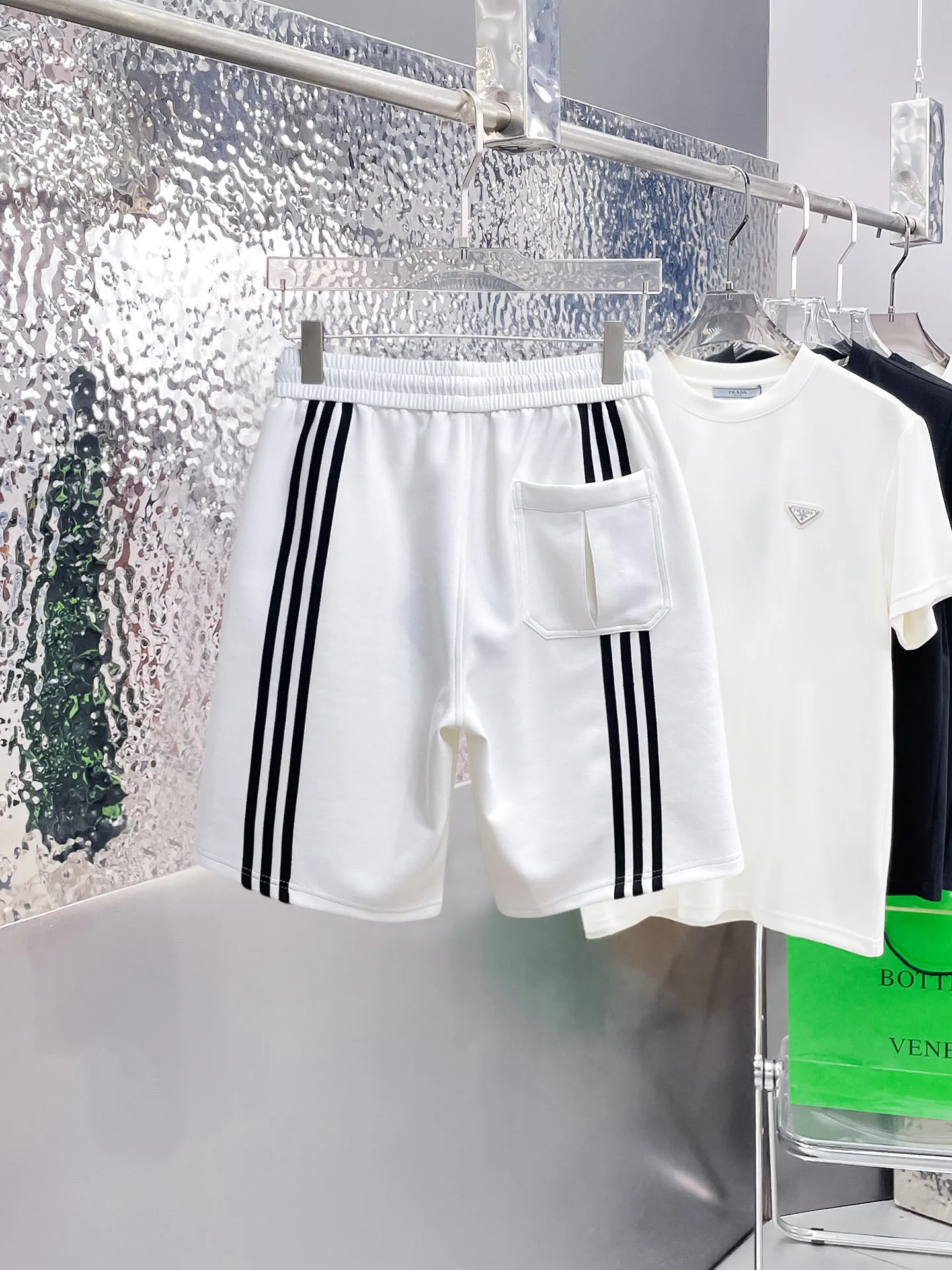 Y 3 Complete three standards 2026 summer New Arrival men's casual shorts, advanced custom-made Breathable fabric Breathable fabric with high elasticity and comfort, impeccable details, top-grade accessories, original logo design concept, delicate and soft feel! The upper body fit is awesome! Size: M-XXXL Please state your height and weight when ordering
