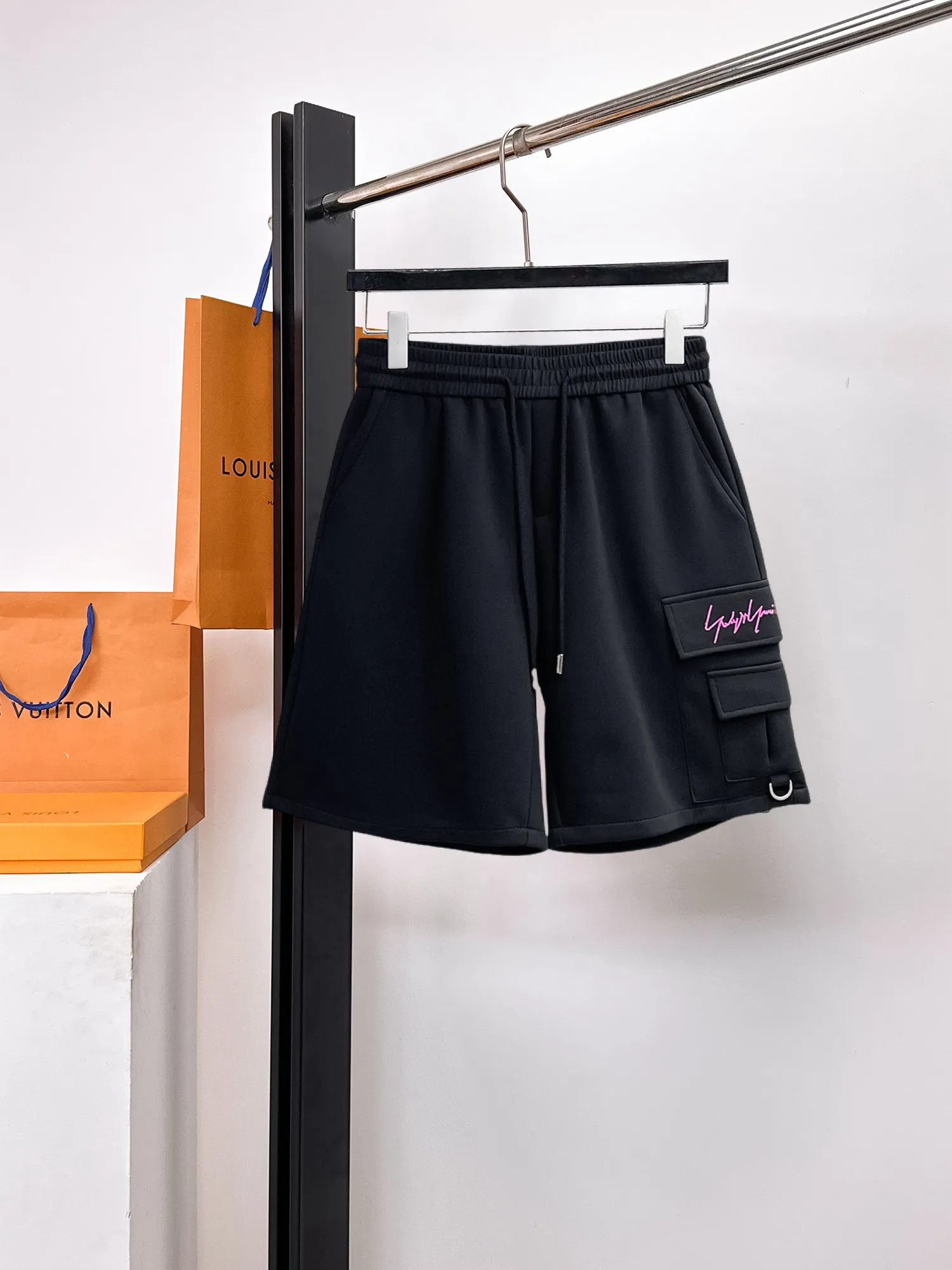 Y 3 Complete three standards 2026 summer New Arrival men's casual shorts, advanced custom-made Breathable fabric Breathable fabric with high elasticity and comfort, impeccable details, top-grade accessories, original logo design concept, delicate and soft feel! The upper body fit is awesome! Size: M-XXXL Please state your height and weight when ordering