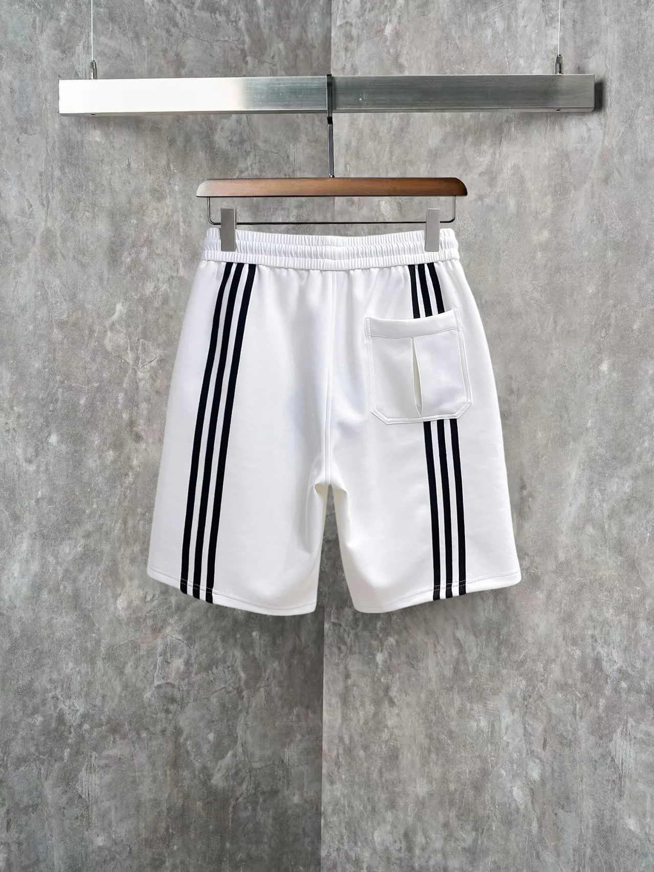 Y 3 Complete three standards 2026 summer New Arrival men's casual shorts, advanced custom-made Breathable fabric Breathable fabric with high elasticity and comfort, impeccable details, top-grade accessories, original logo design concept, delicate and soft feel! The upper body fit is awesome! Size: M-XXXL Please state your height and weight when ordering