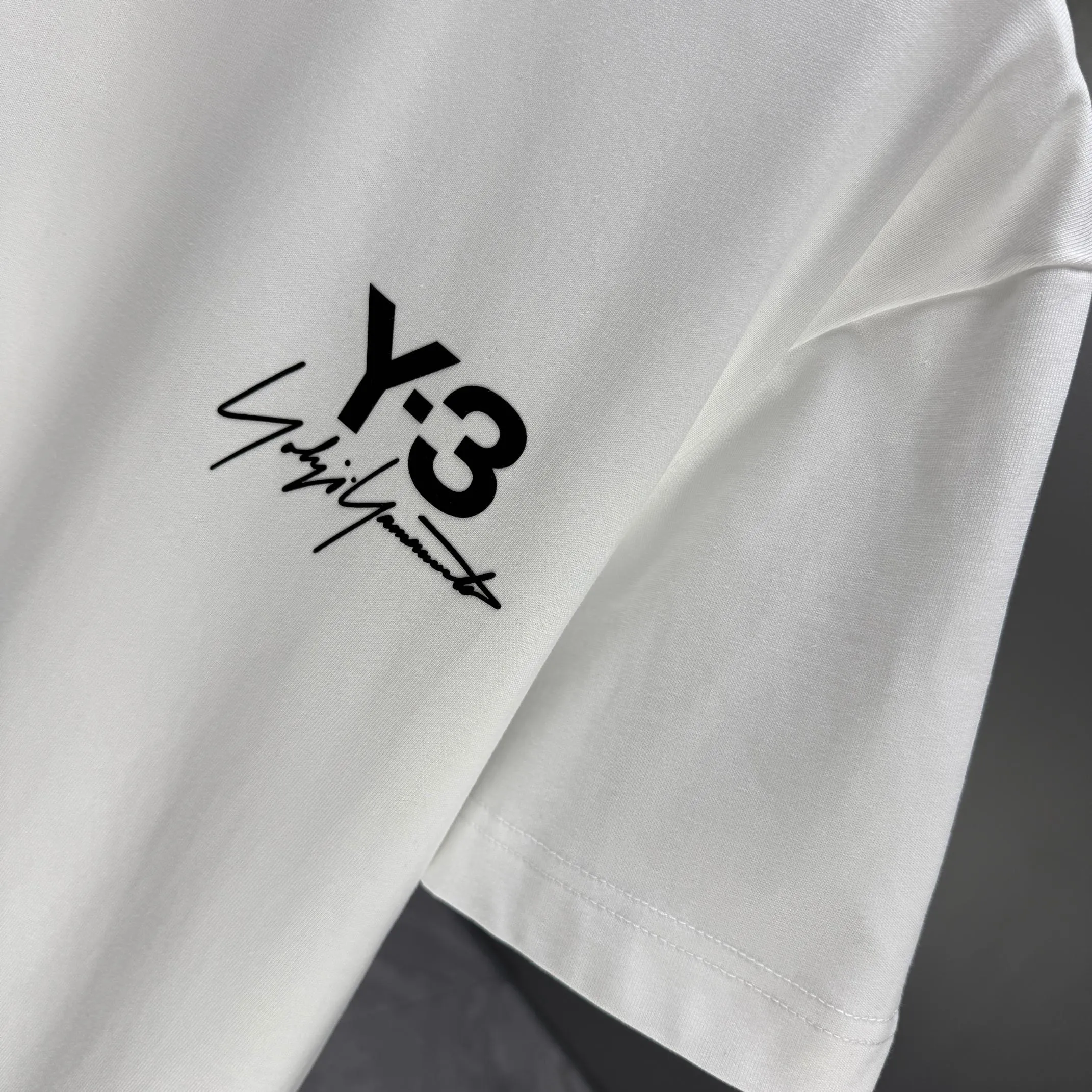 Y 3 Yohji Yamamoto 2026 Spring and Summer New Arrival short-sleeved T-shirt Customized pure cotton letter logo flocking Color: Black White Color Sizes: S M L XL XXL