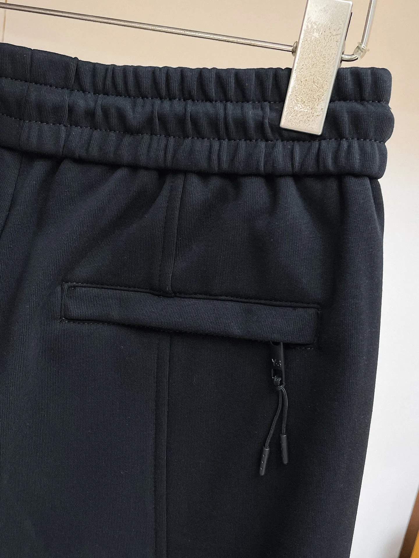 Y 3 [Higher version] The latest products for autumn and winter 2026, available at the counter simultaneously, original goods, fashionable casual trousers and casual pants, using imported original fabrics, top-grade embroidery 🪡 craft letter pattern logo, original hardware accessories decoration, simple yet fashionable, fashionable and handsome upper body, Sizes: M-3XL
