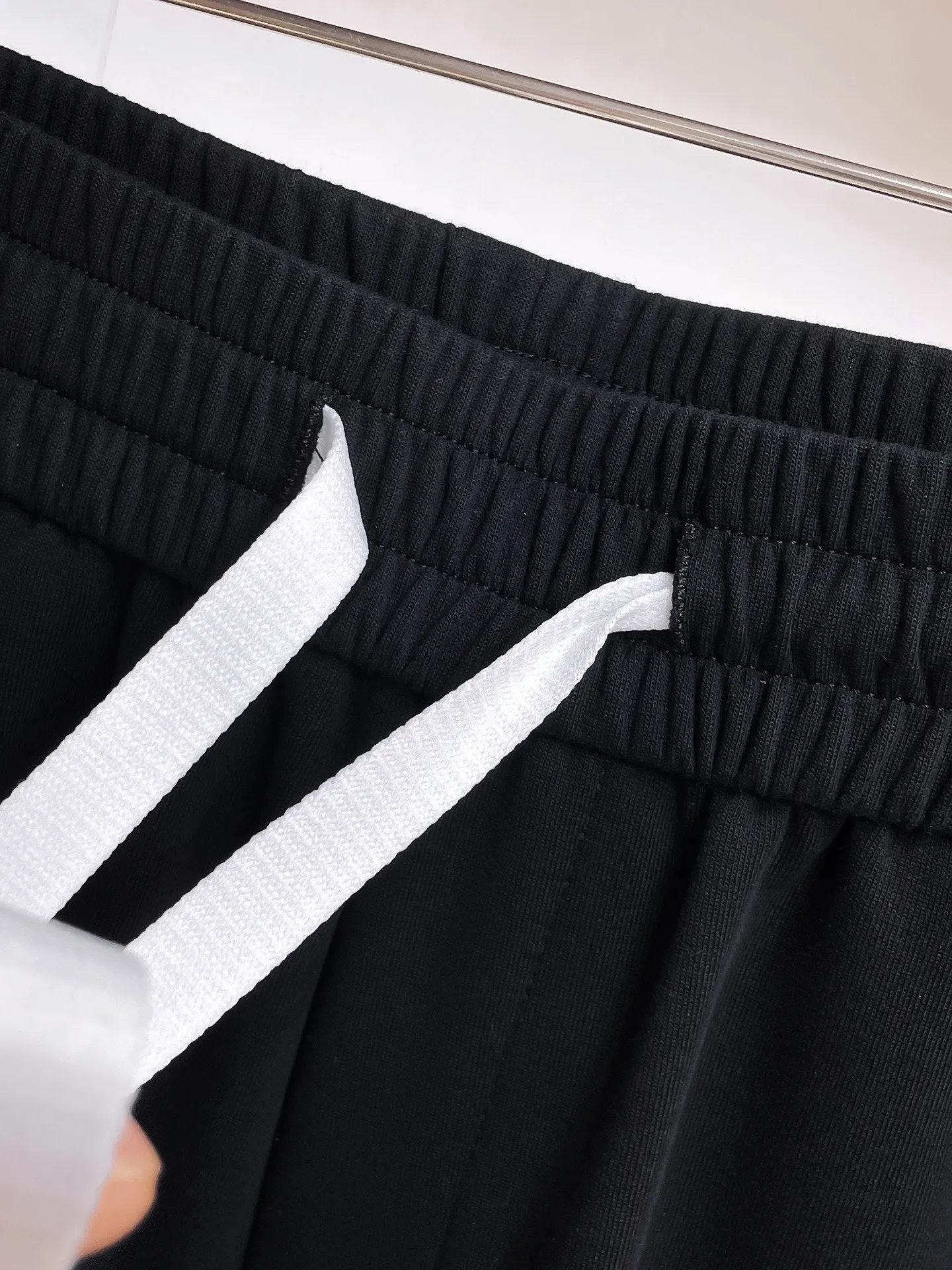 Y 3 Complete three standards 2025 summer New Arrival men's casual shorts, advanced custom-made Breathable fabric Breathable fabric with high stretch and comfort, impeccable details, top-grade accessories, original logo design concept, delicate and soft feel! The upper body fit is awesome! Size: M-XXXL Please state your height and weight when ordering