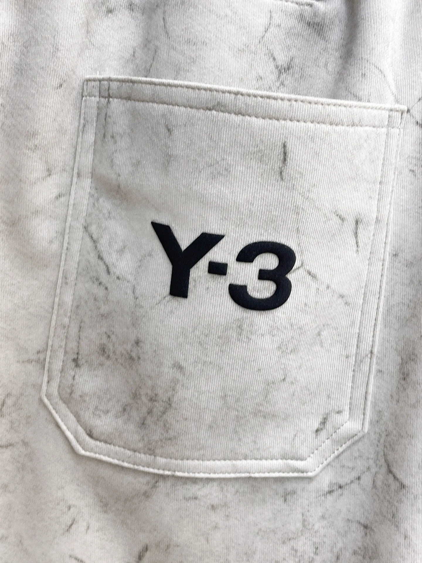 Y 3 🆕2026 Autumn and Winter New Arrival trousers and casual pants🎁 are on sale simultaneously on the official website. Brand Classic LOGO casual pants, customized fabrics, excellent comfort and strong touch. Highly recognisable, perfect appearance and craftsmanship. Size:M-3XL