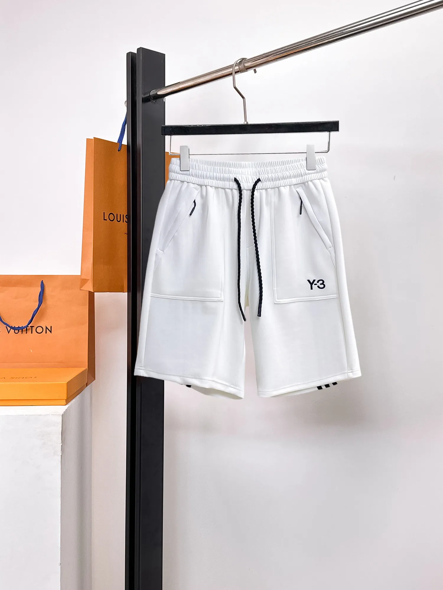 Y 3 Complete three standards 2026 summer New Arrival men's casual shorts, advanced custom-made Breathable fabric Breathable fabric with high elasticity and comfort, impeccable details, top-grade accessories, original logo design concept, delicate and soft feel! The upper body fit is awesome! Size: M-XXXL Please state your height and weight when ordering
