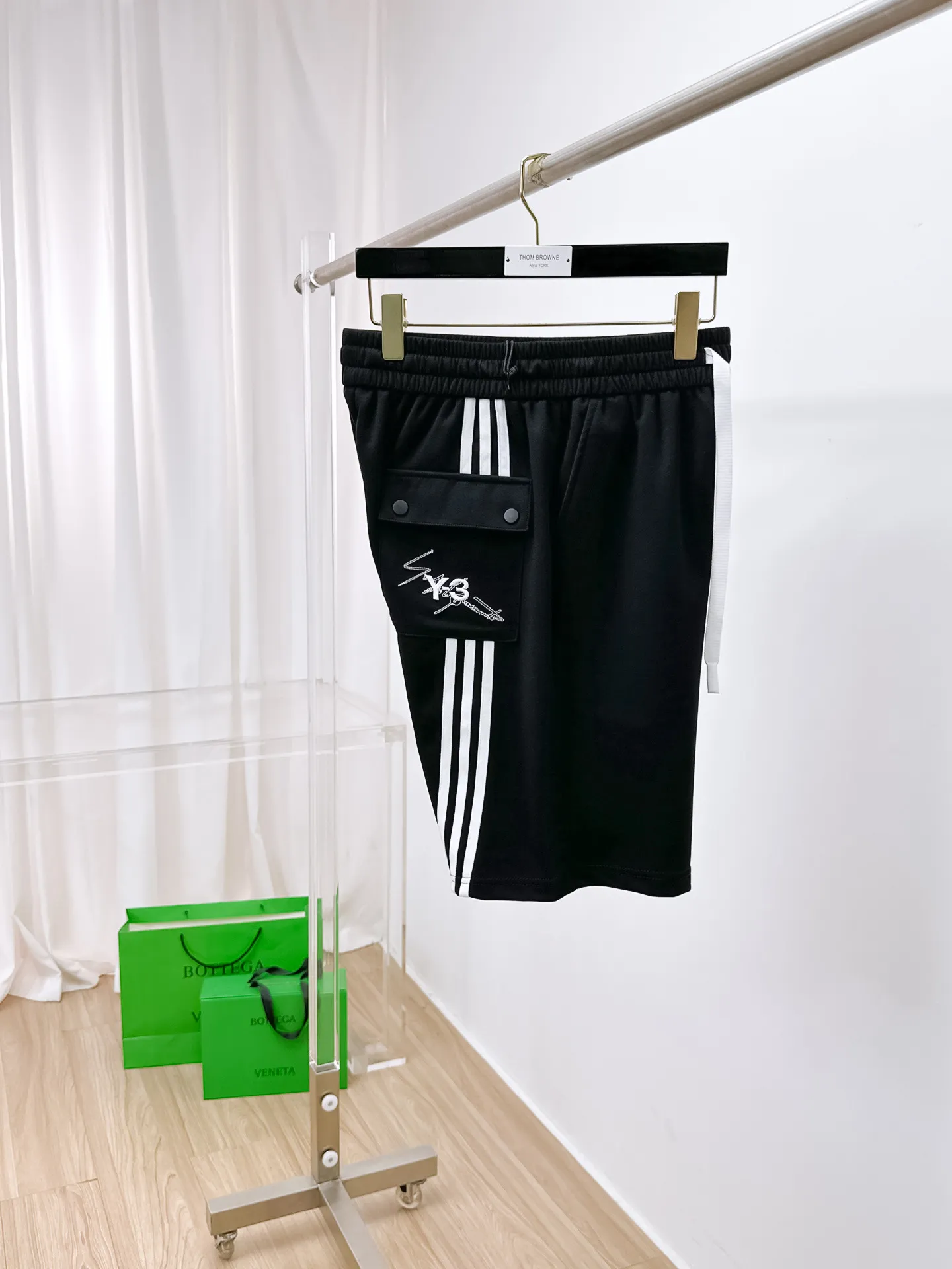 Y 3 Complete three standards 2026 summer New Arrival men's casual shorts, advanced custom-made Breathable fabric Breathable fabric with high elasticity and comfort, impeccable details, top-grade accessories, original logo design concept, delicate and soft feel! The upper body fit is awesome! Size: M-XXXL Please state your height and weight when ordering