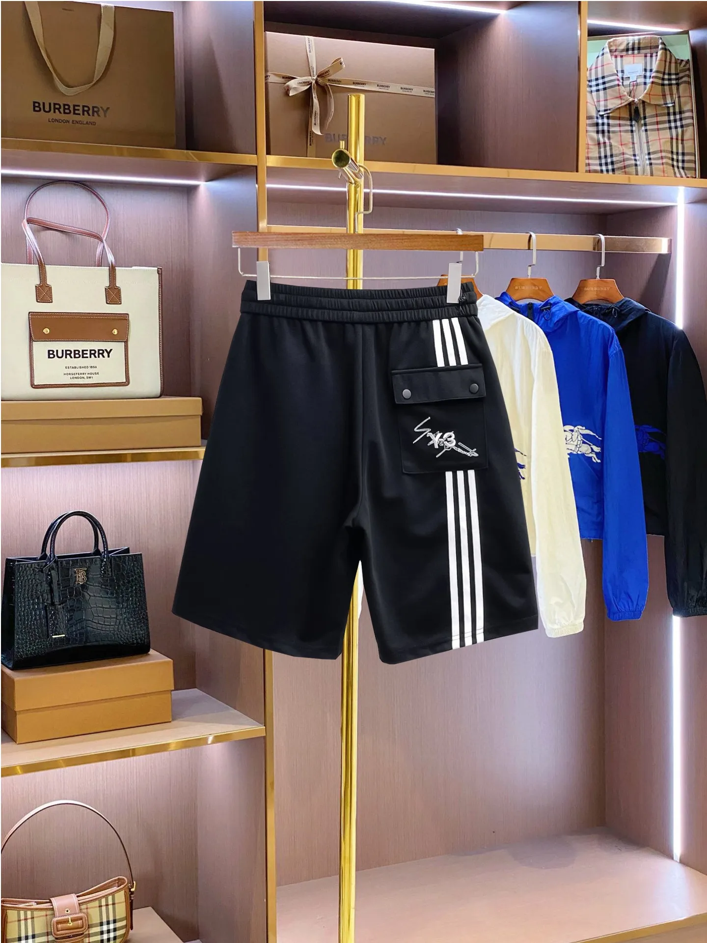 Y 3 Complete three standards 2026 summer New Arrival men's casual shorts, advanced custom-made Breathable fabric Breathable fabric with high elasticity and comfort, impeccable details, top-grade accessories, original logo design concept, delicate and soft feel! The upper body fit is awesome! Size: M-XXXL Please state your height and weight when ordering