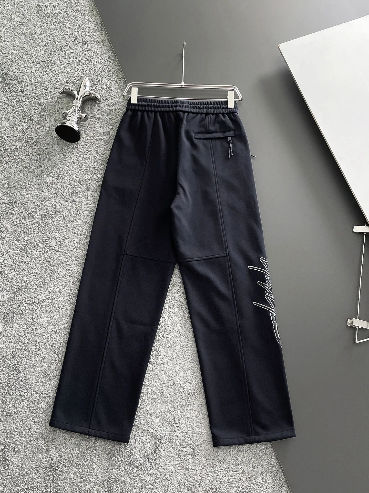 Y 3 [Higher version] The latest products for autumn and winter 2026, available at the counter simultaneously, original goods, fashionable casual trousers and casual pants, using imported original fabrics, top-grade embroidery 🪡 craft letter pattern logo, original hardware accessories decoration, simple yet fashionable, fashionable and handsome upper body, Sizes: M-3XL